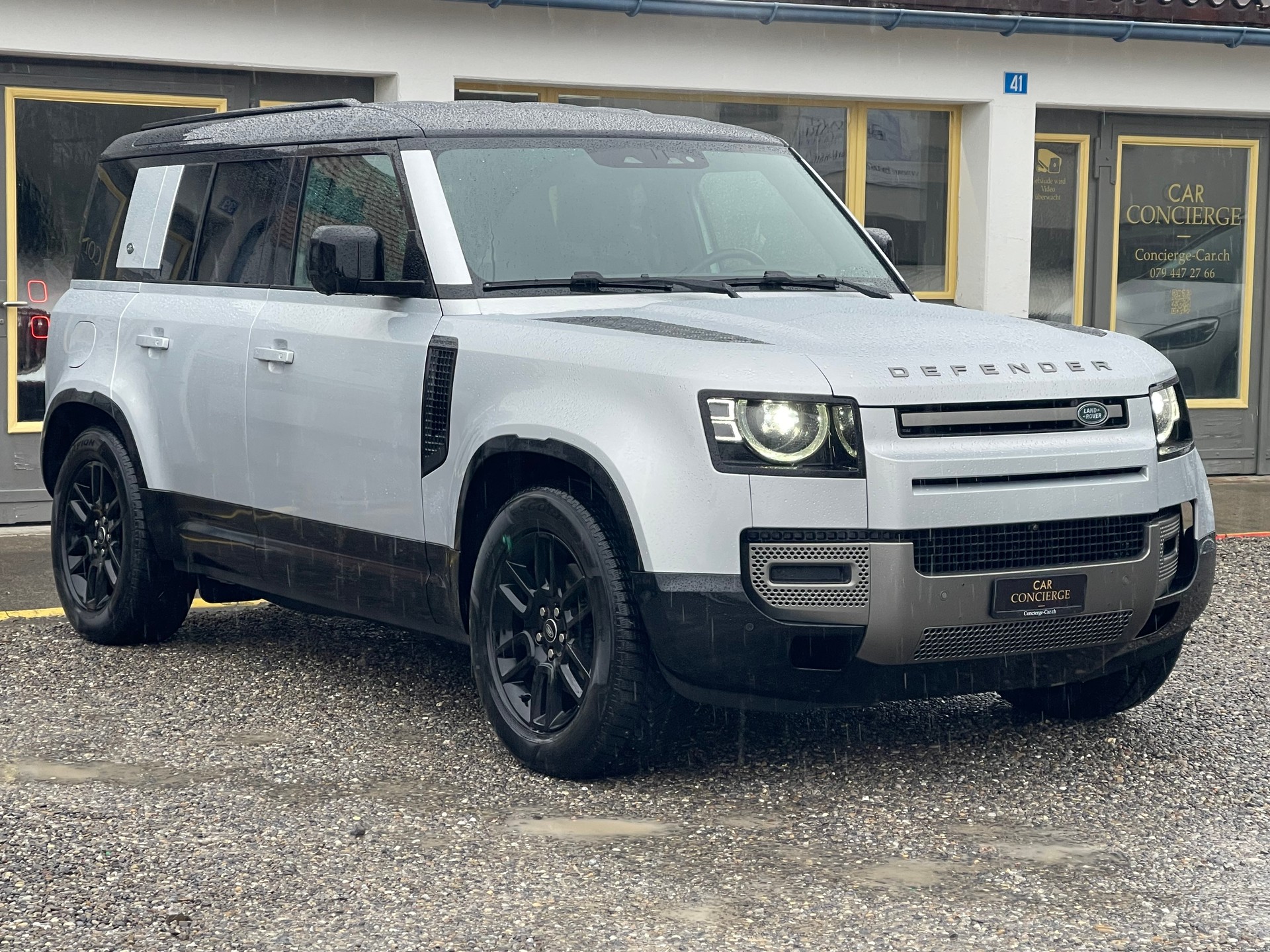LAND ROVER Defender 110 3.0 D I6 250 X-Dynamic SE AWD AT8-image-1