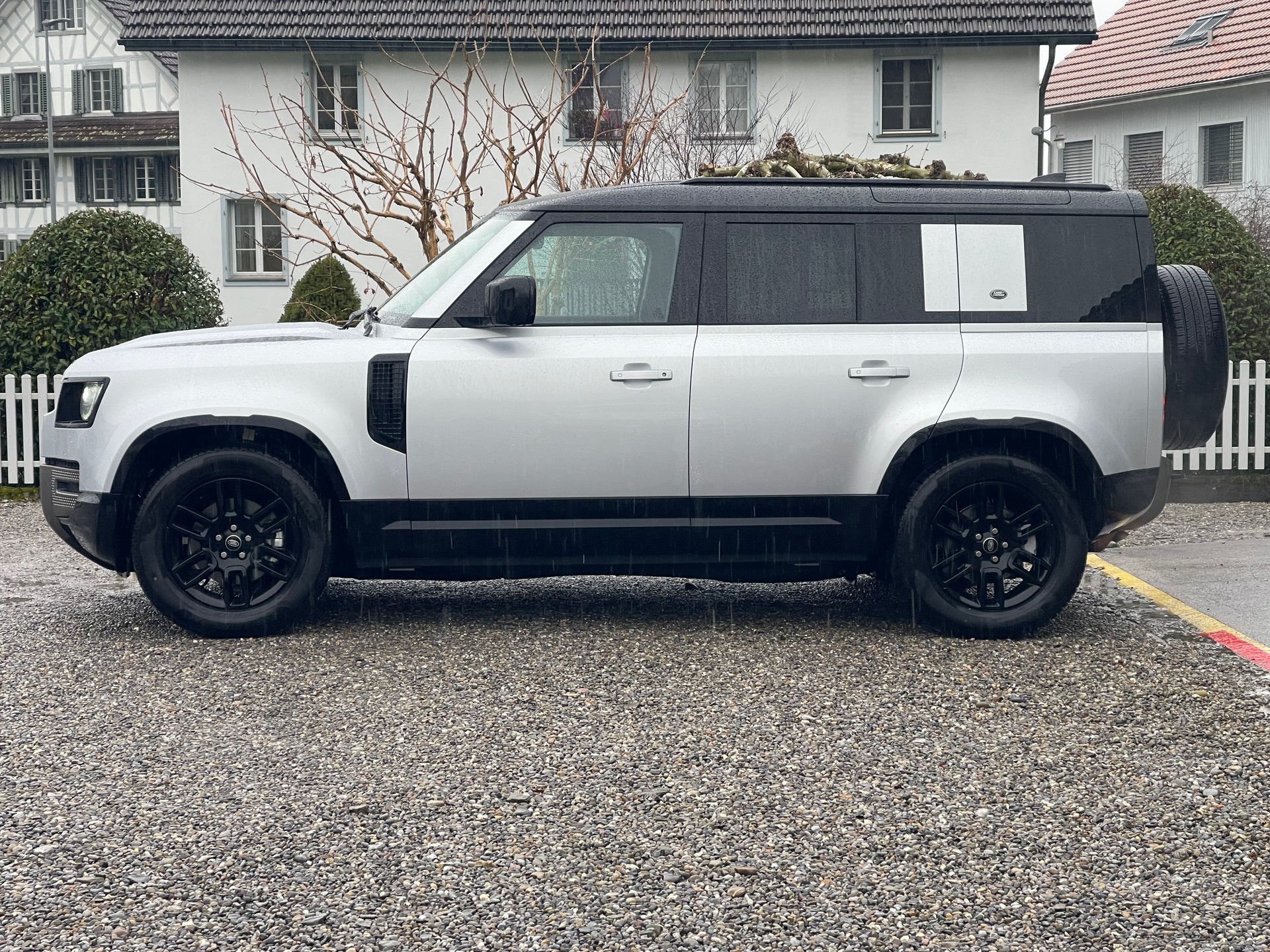 LAND ROVER Defender 110 3.0 D I6 250 X-Dynamic SE AWD AT8-image-3