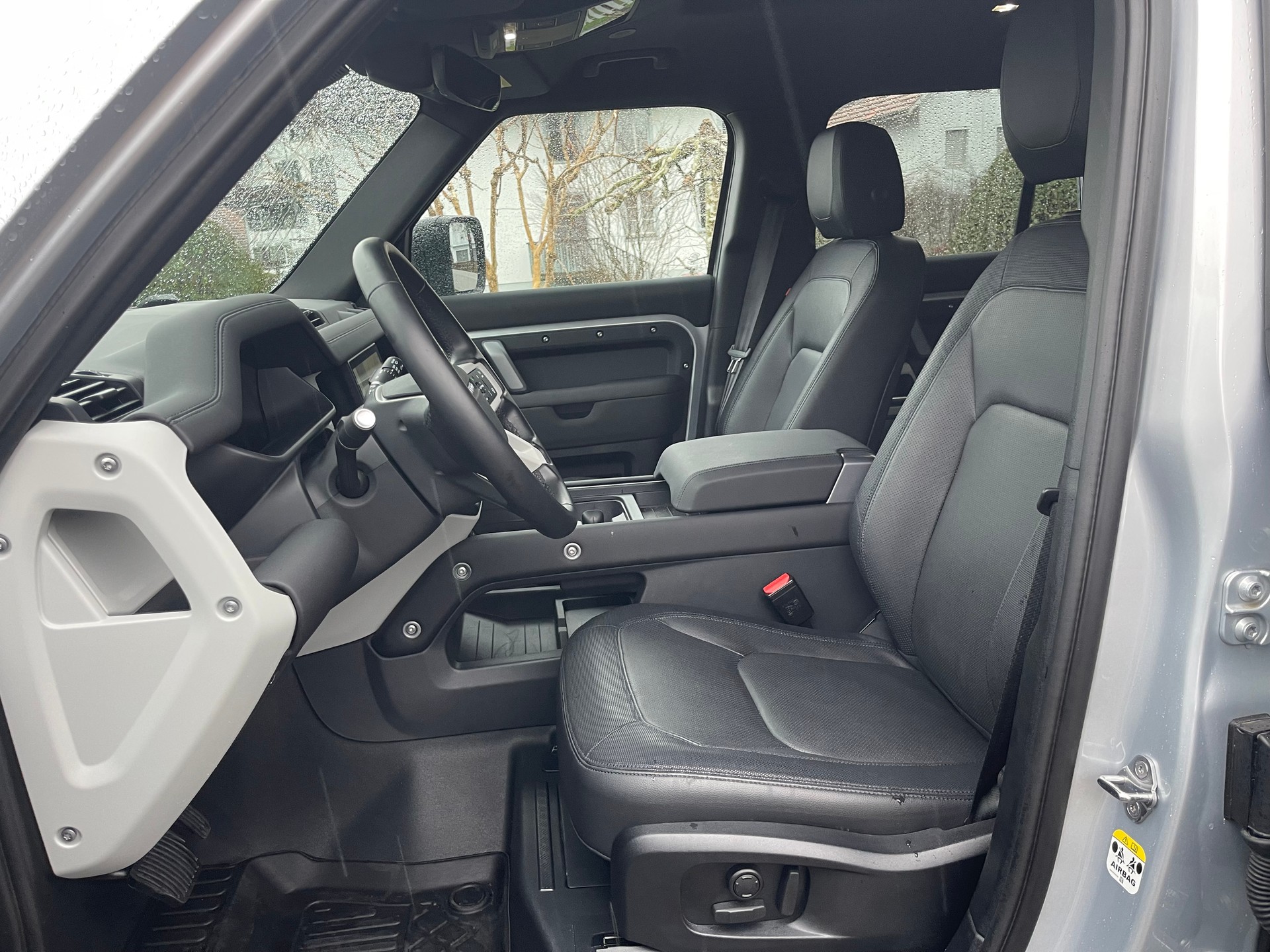 LAND ROVER Defender 110 3.0 D I6 250 X-Dynamic SE AWD AT8-image-9