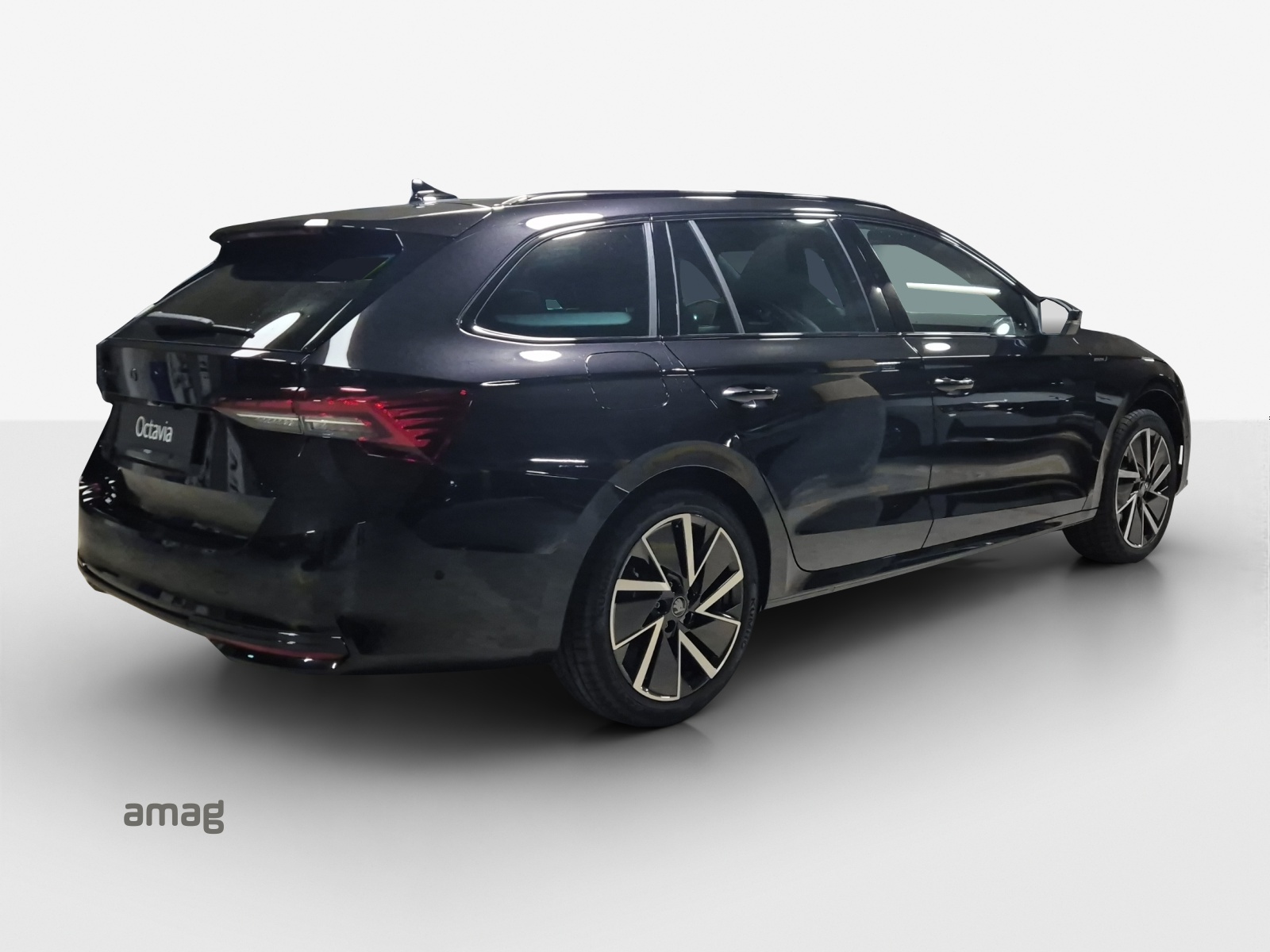 SKODA Octavia Combi 2.0 TSI DSG Dynamic 4x4-image-4