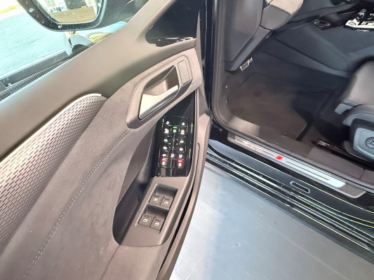 AUDI A6 Avant e-tron quattro-image-12