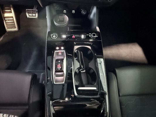 AUDI A6 Avant e-tron quattro-image-13