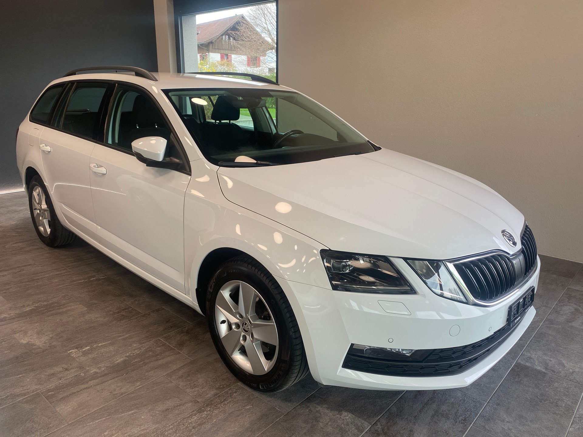 SKODA Octavia Combi 2.0 TDI Ambition DSG-showroom-element-3