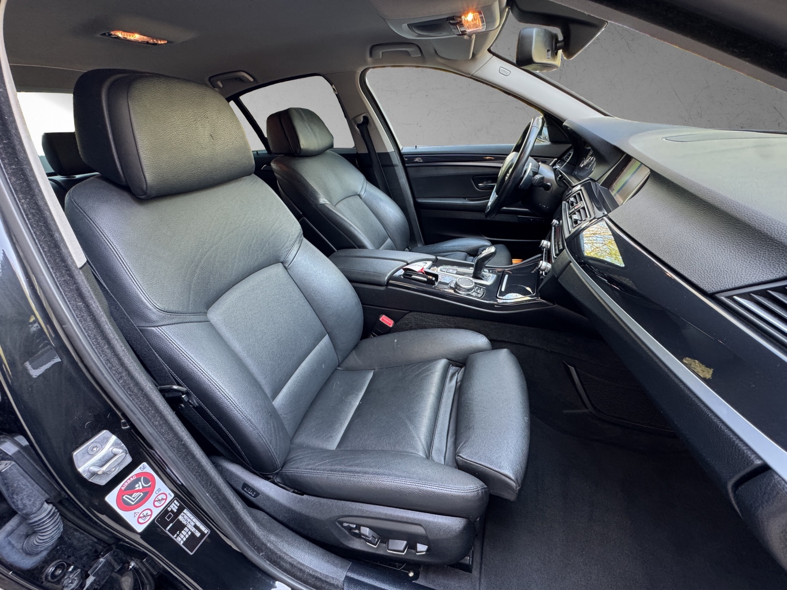 BMW 528i xDrive Steptronic-image-14