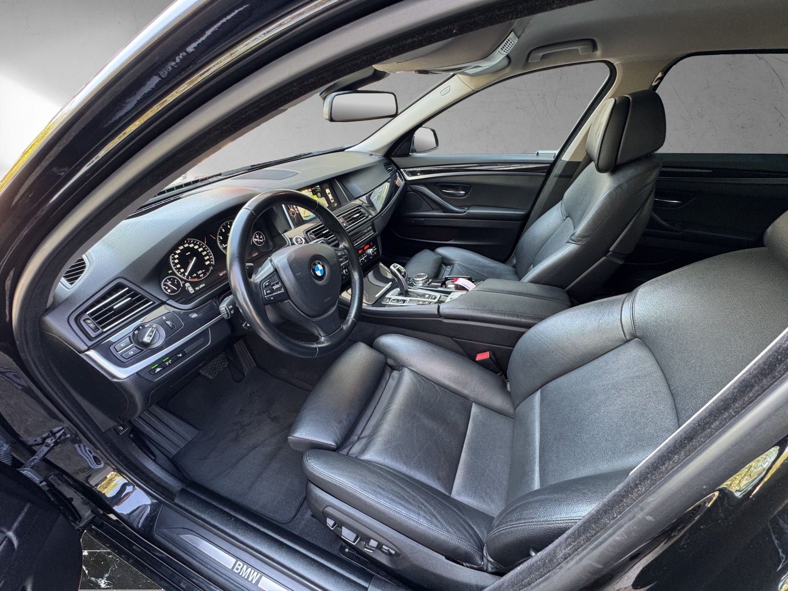 BMW 528i xDrive Steptronic-image-13