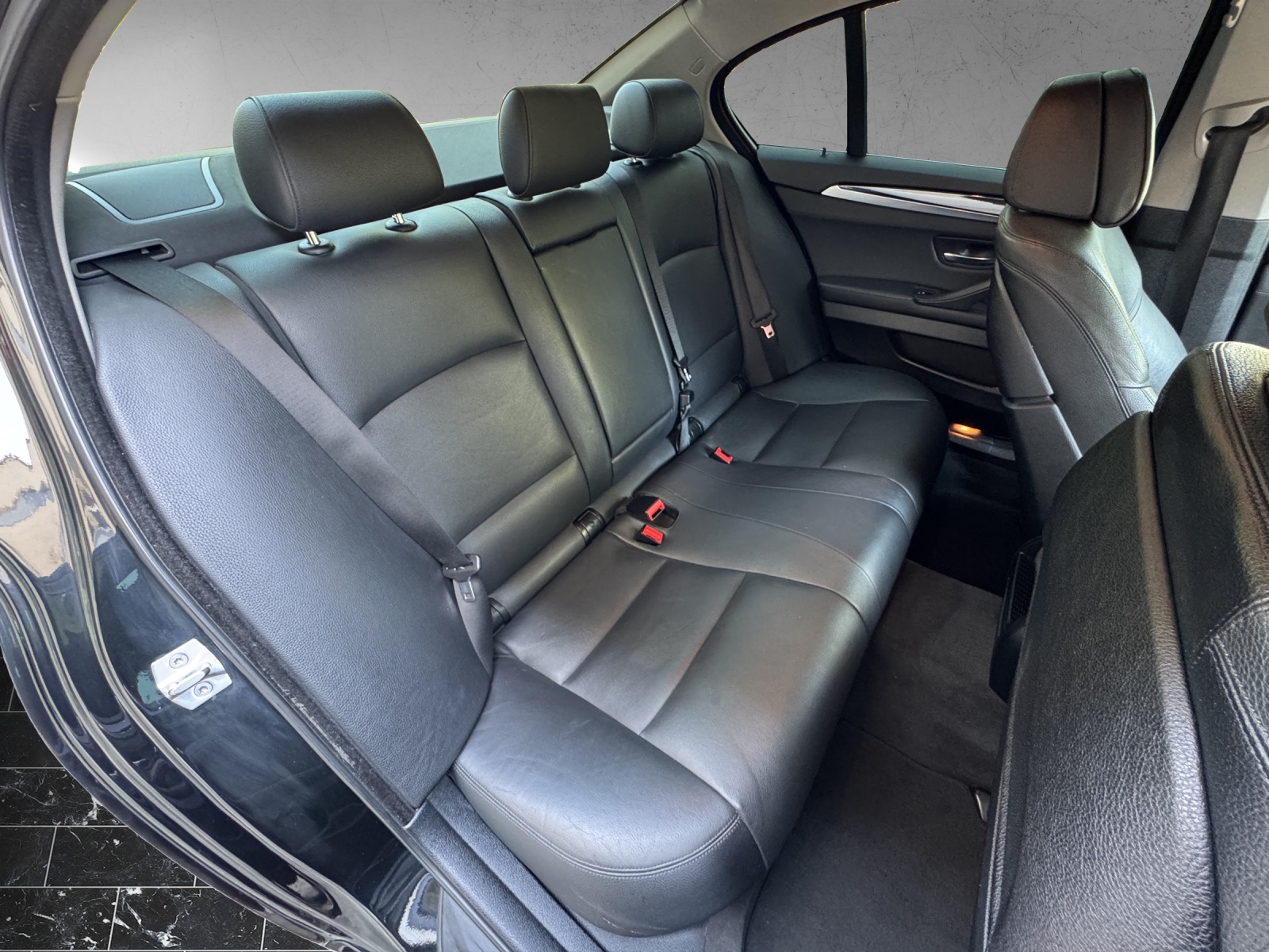 BMW 528i xDrive Steptronic-image-16