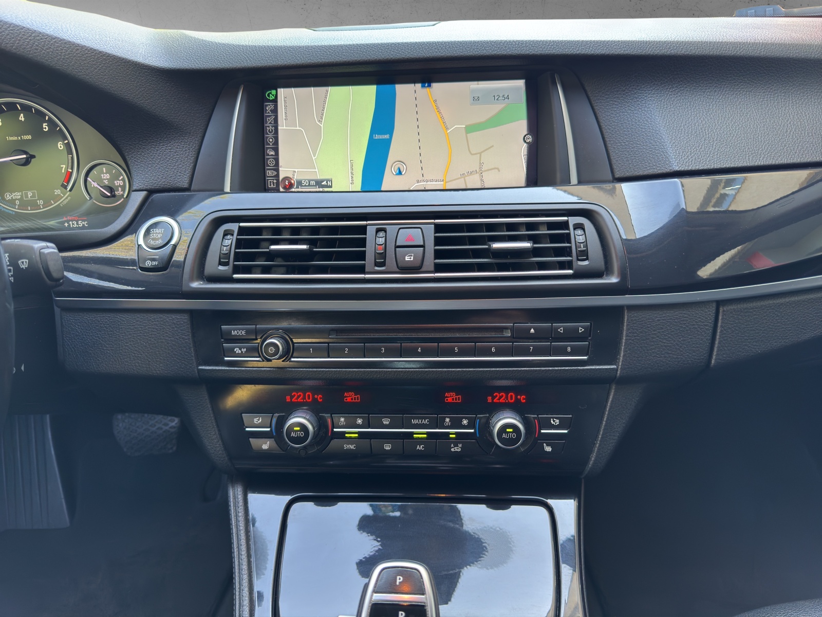 BMW 528i xDrive Steptronic-image-12