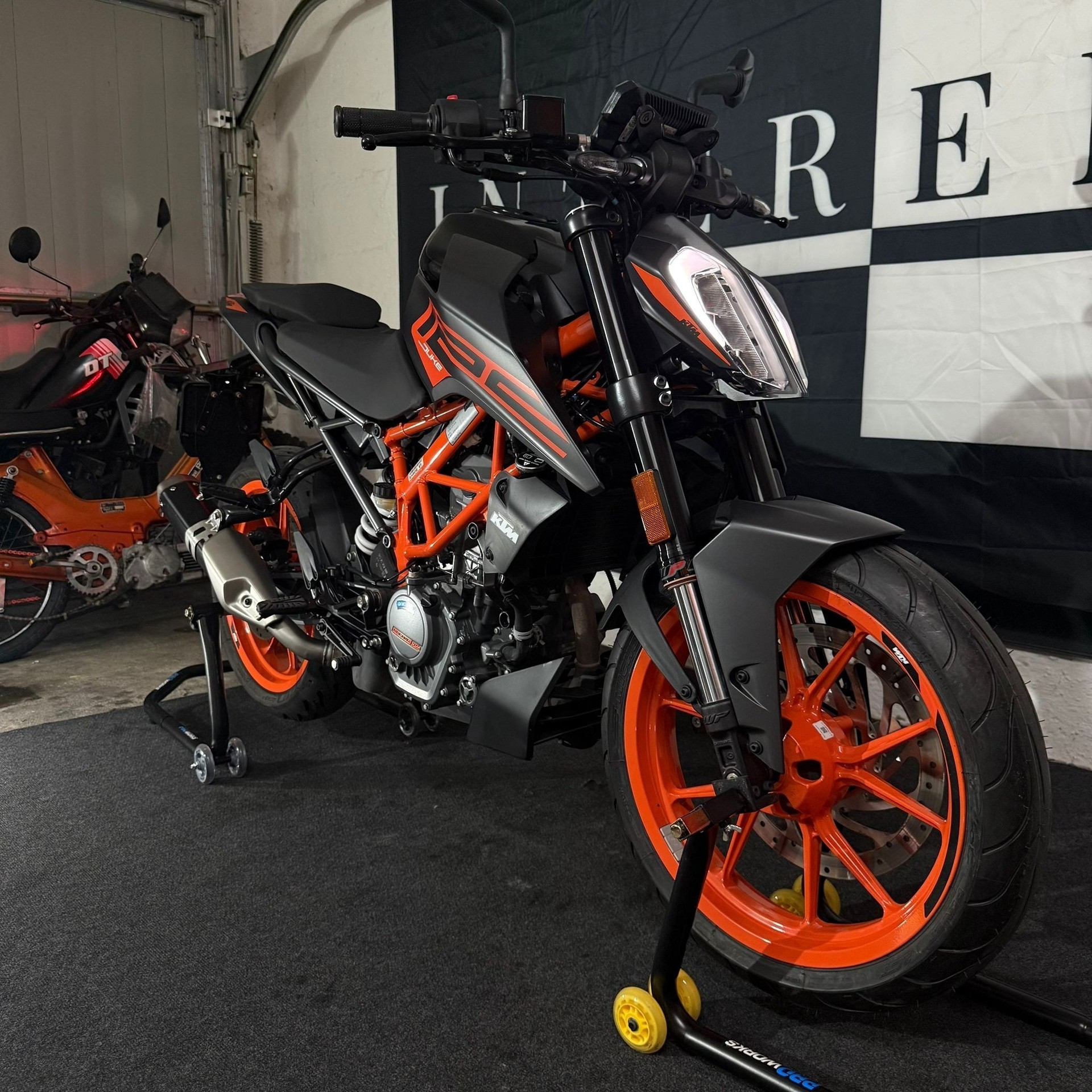 KTM 125 Duke-image-1