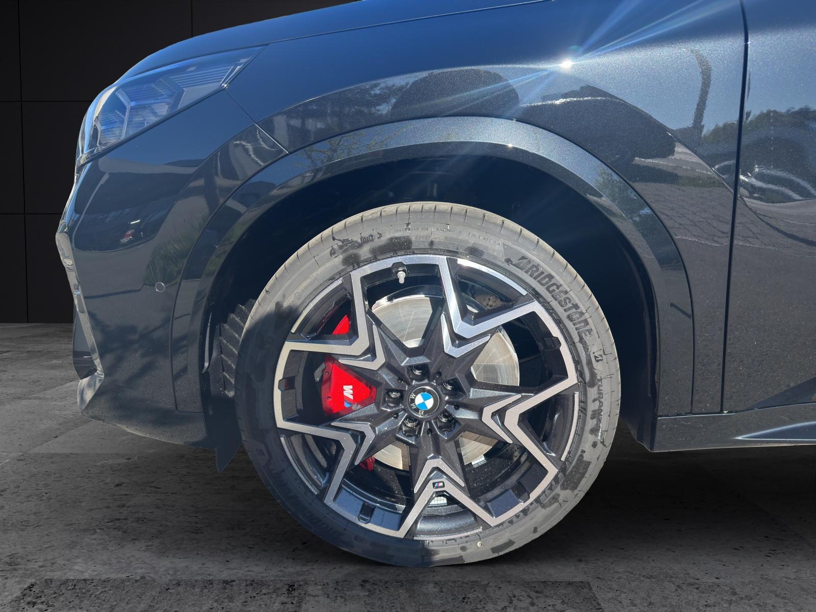 BMW iX2 30 xDrive-showroom-element-3