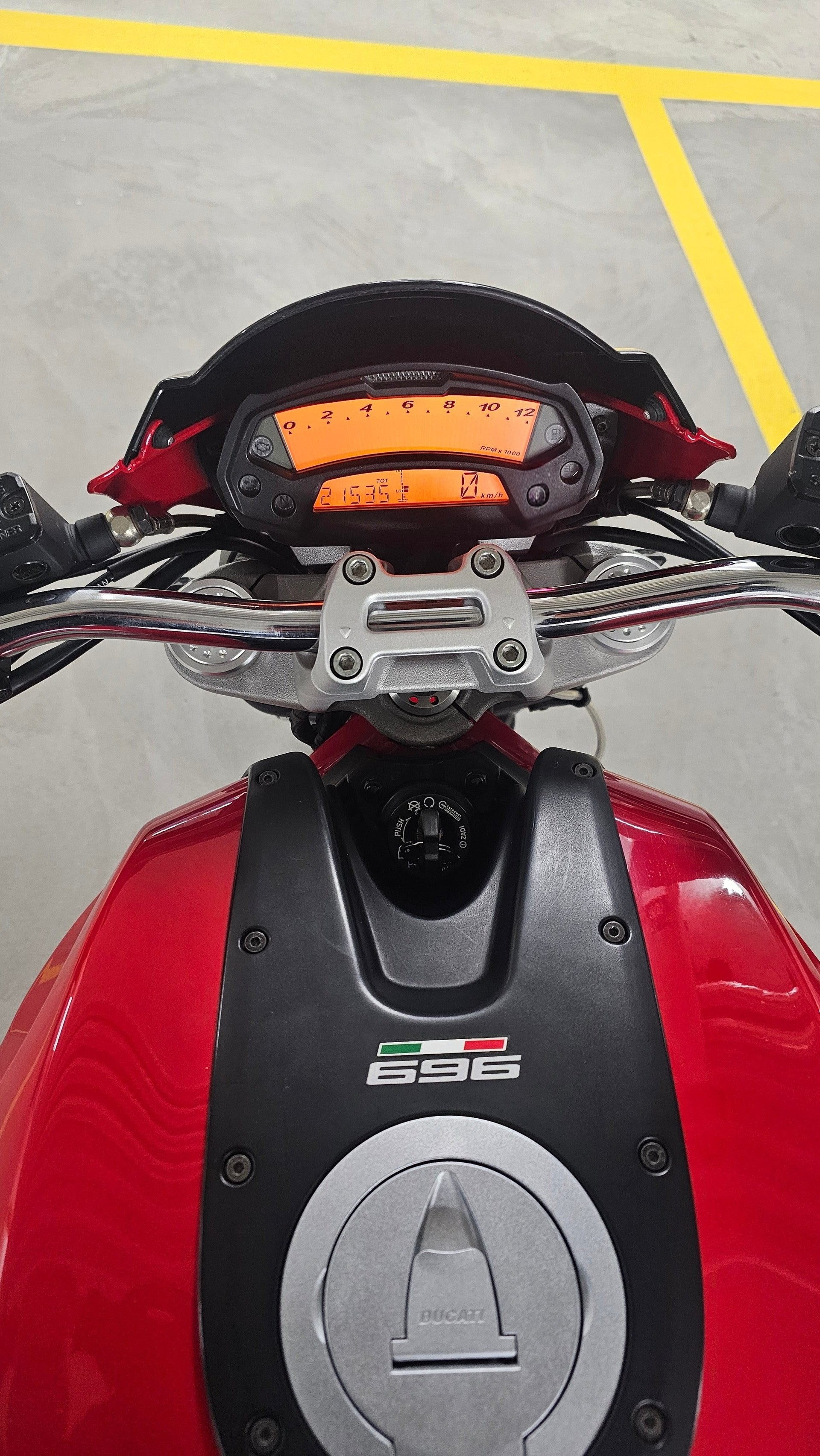 DUCATI Monster 696M-image-7