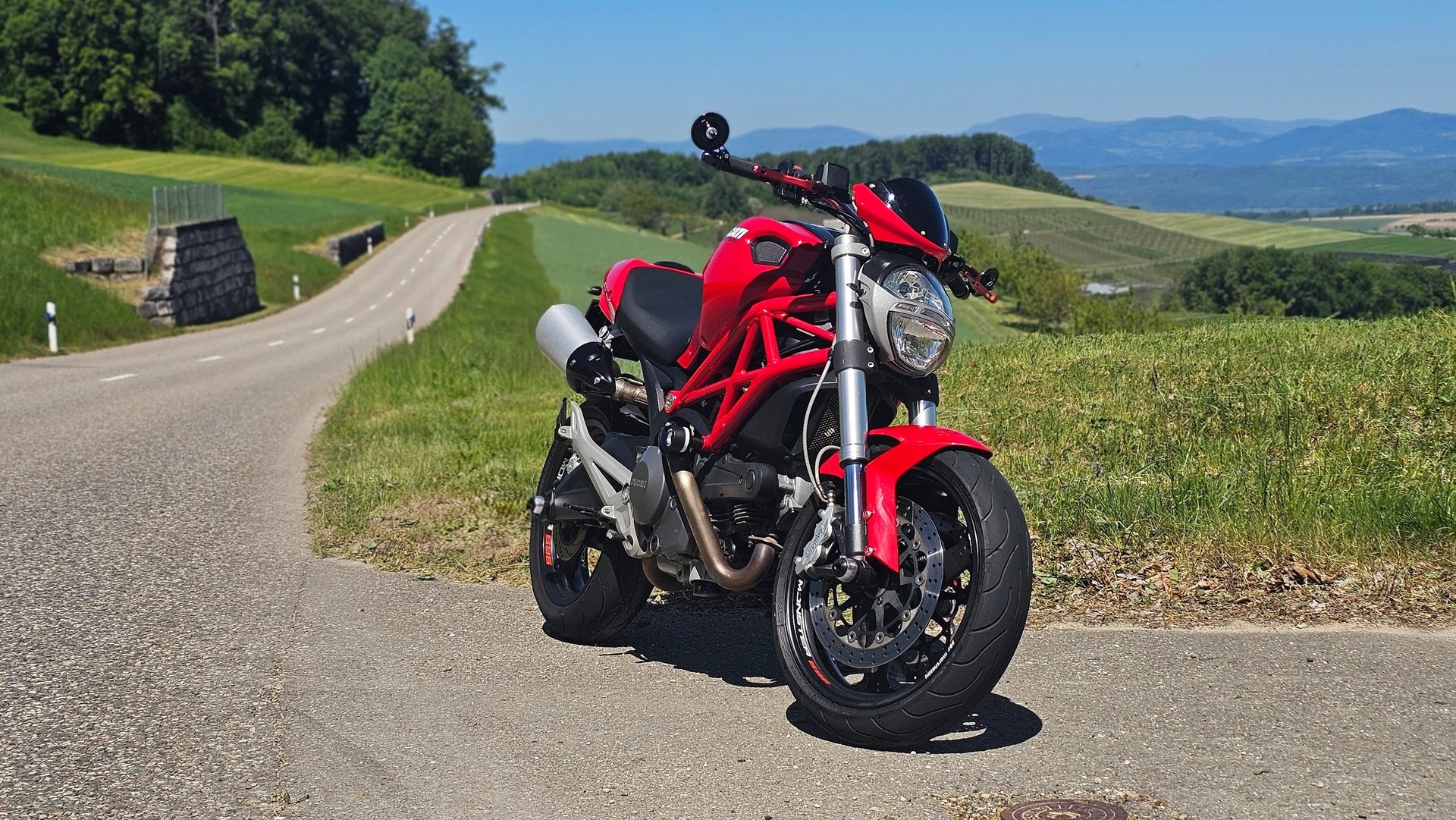 DUCATI Monster 696M-image-3