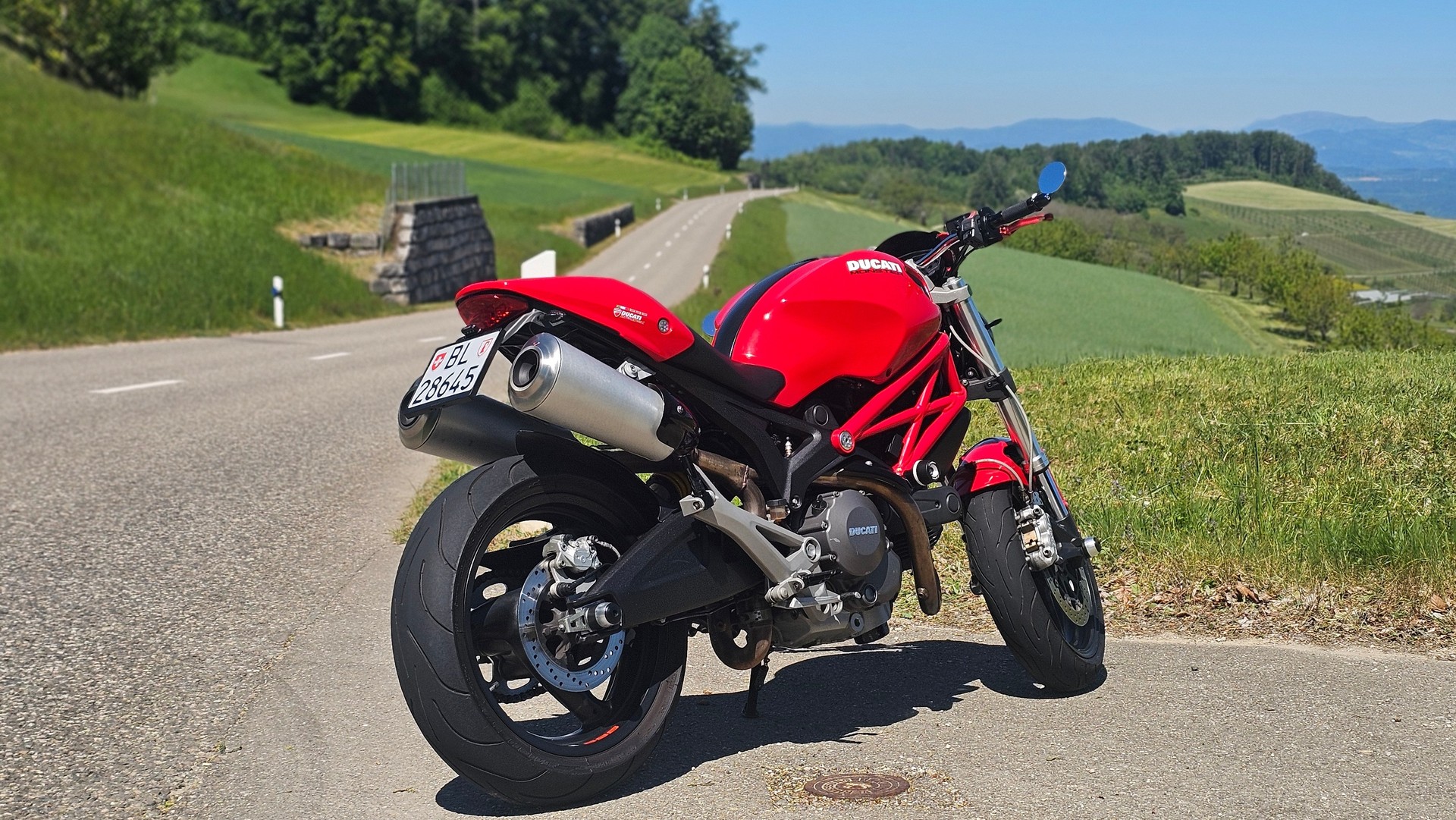DUCATI Monster 696M-image-2