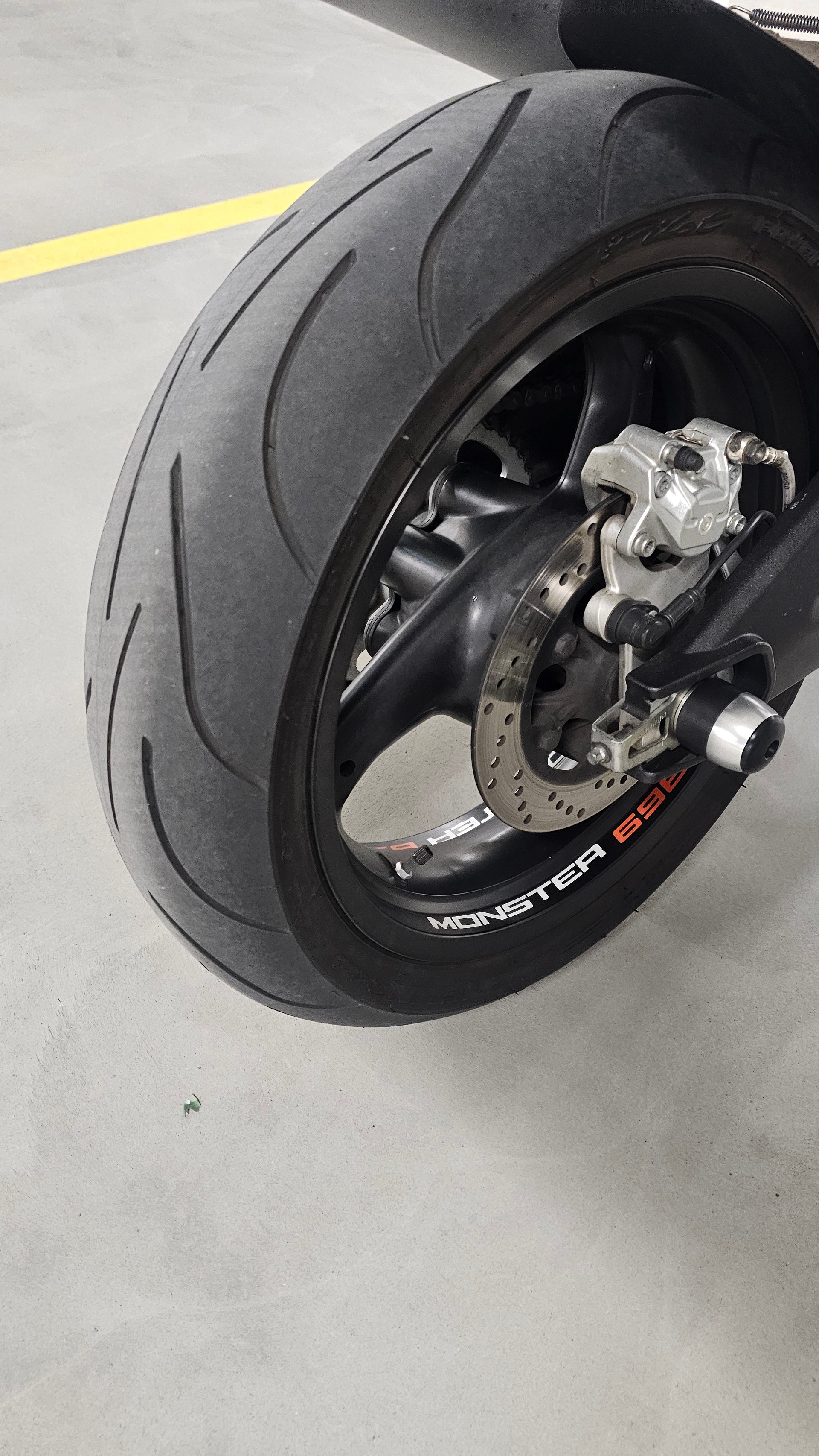 DUCATI Monster 696M-image-8