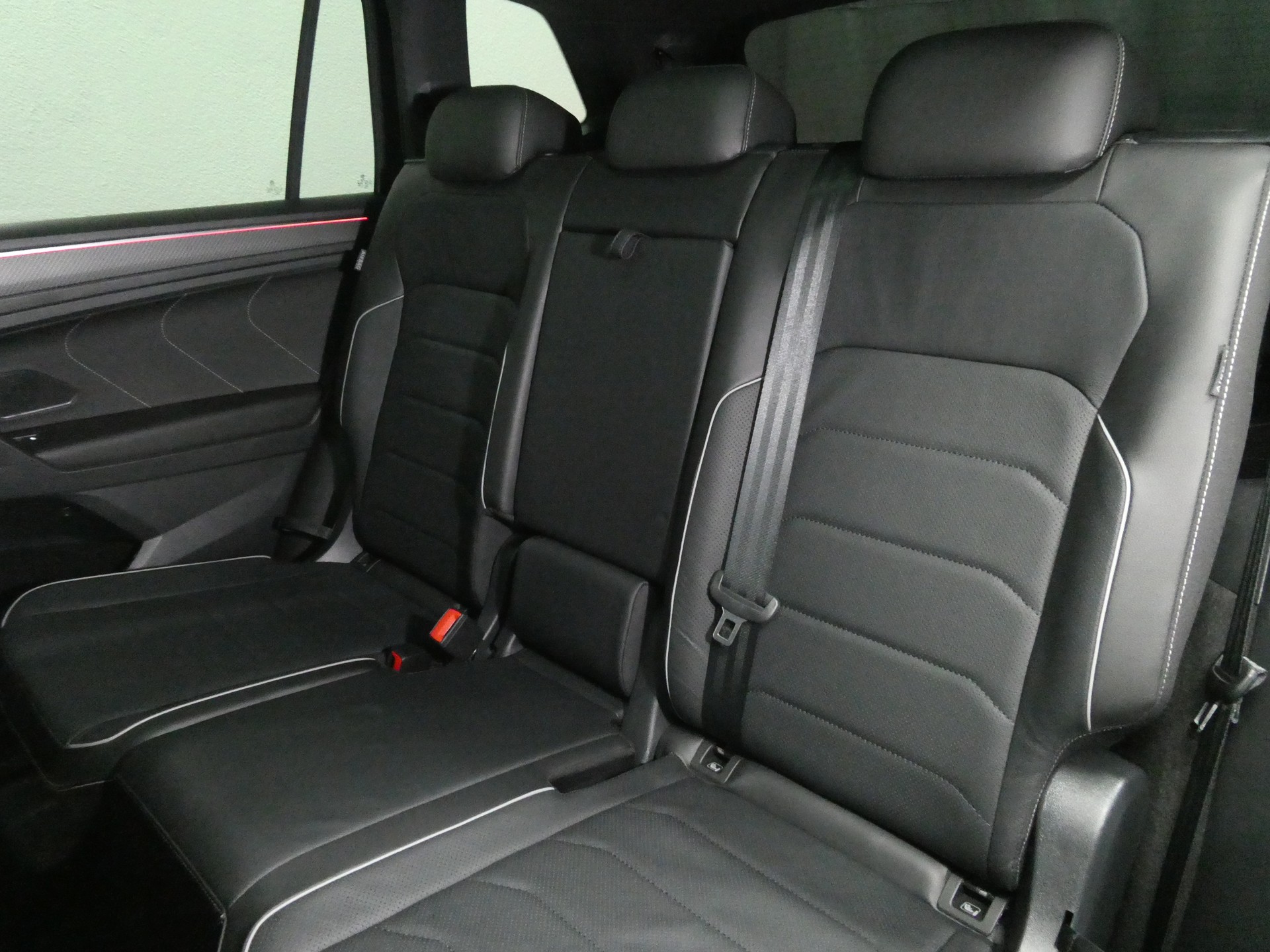 VW Tiguan Allspace 2.0 TSI 4Motion DSG - R-Line - Black Style - Panorama - Leder - Head-Up - Standheizung - 360° Kamera - 245 PS-image-11