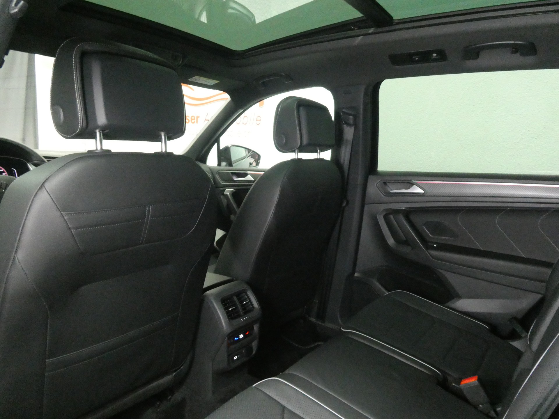 VW Tiguan Allspace 2.0 TSI 4Motion DSG - R-Line - Black Style - Panorama - Leder - Head-Up - Standheizung - 360° Kamera - 245 PS-image-10