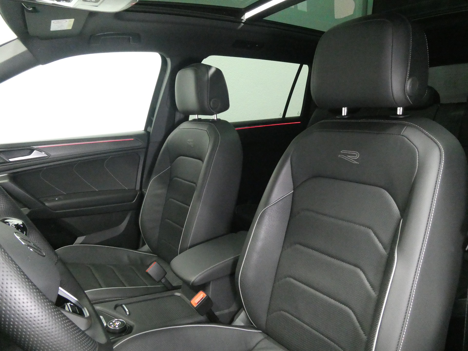 VW Tiguan Allspace 2.0 TSI 4Motion DSG - R-Line - Black Style - Panorama - Leder - Head-Up - Standheizung - 360° Kamera - 245 PS-image-9