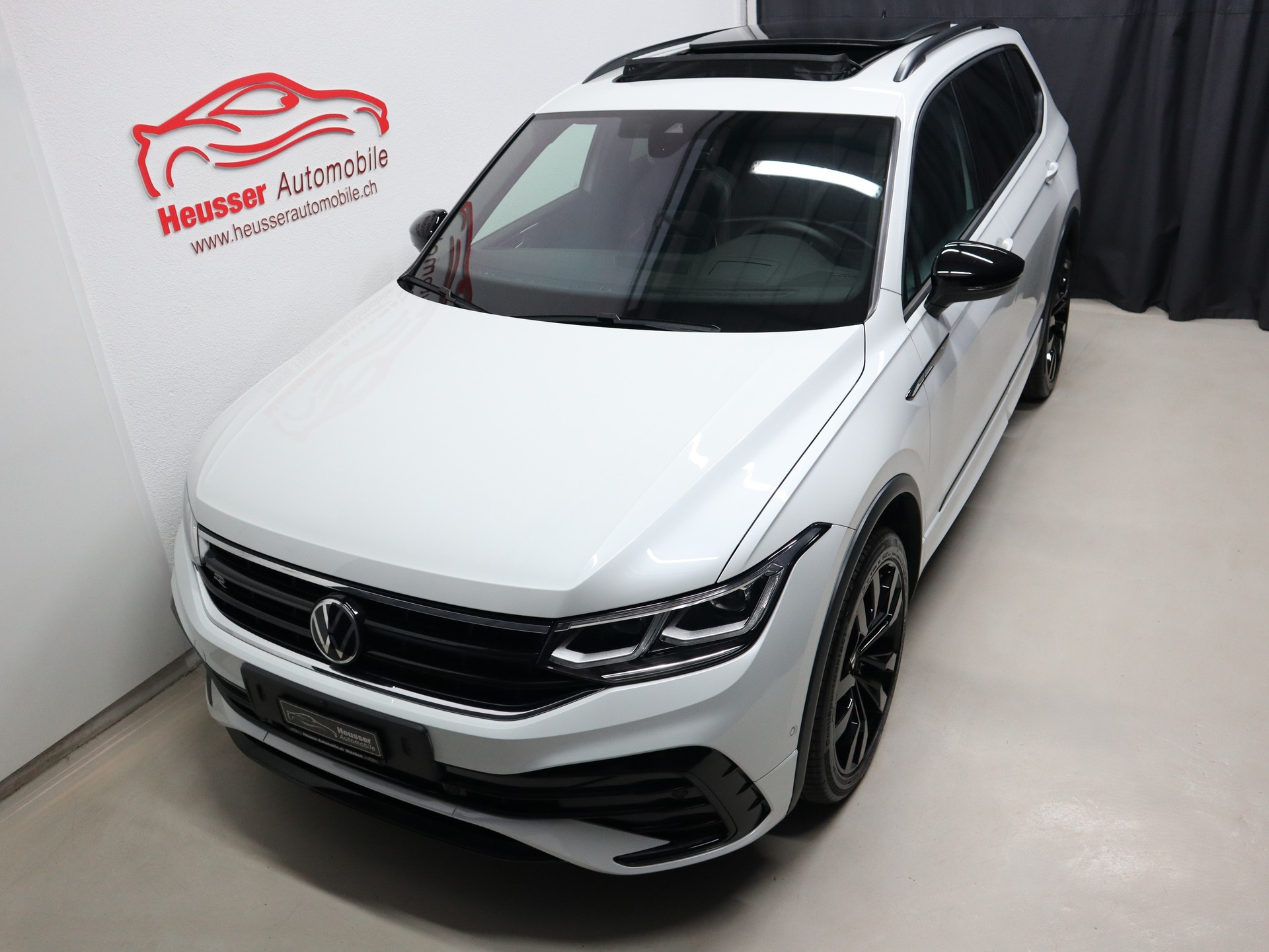 VW Tiguan Allspace 2.0 TSI 4Motion DSG - R-Line - Black Style - Panorama - Leder - Head-Up - Standheizung - 360° Kamera - 245 PS-showroom-element-2
