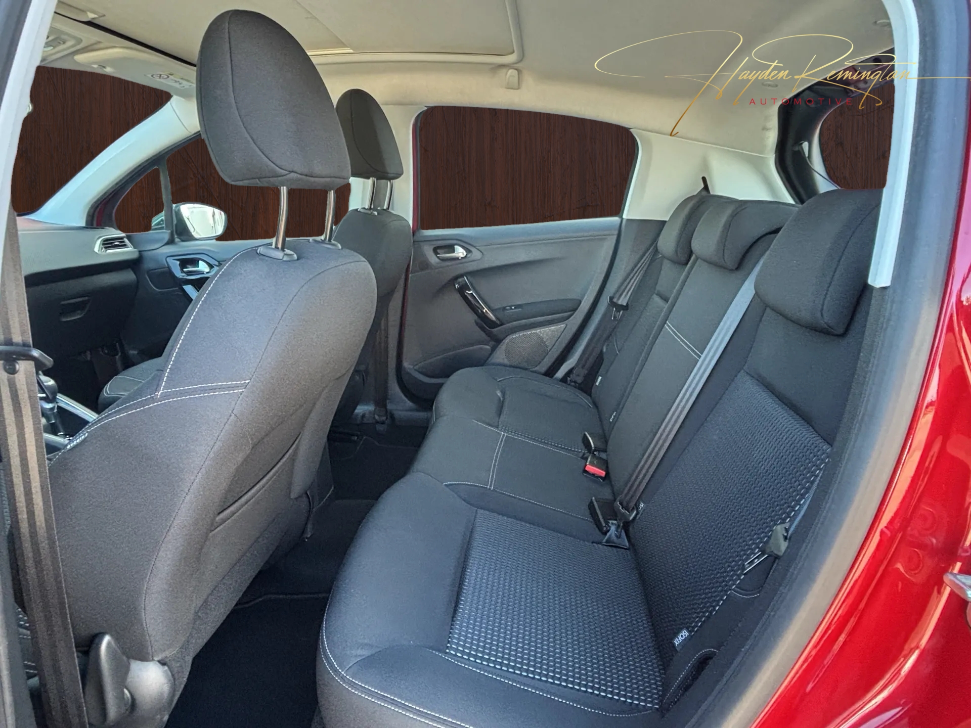 PEUGEOT 208 1.2 PureTech Allure EAT6-image-7