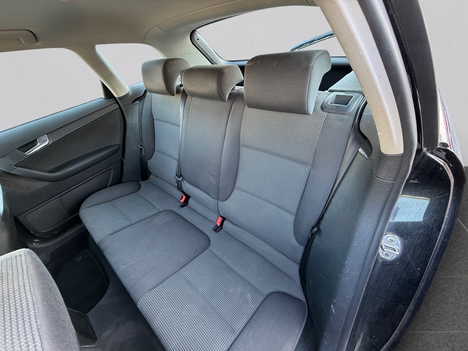AUDI A3 Sportback 2.0 FSI Attraction-image-11