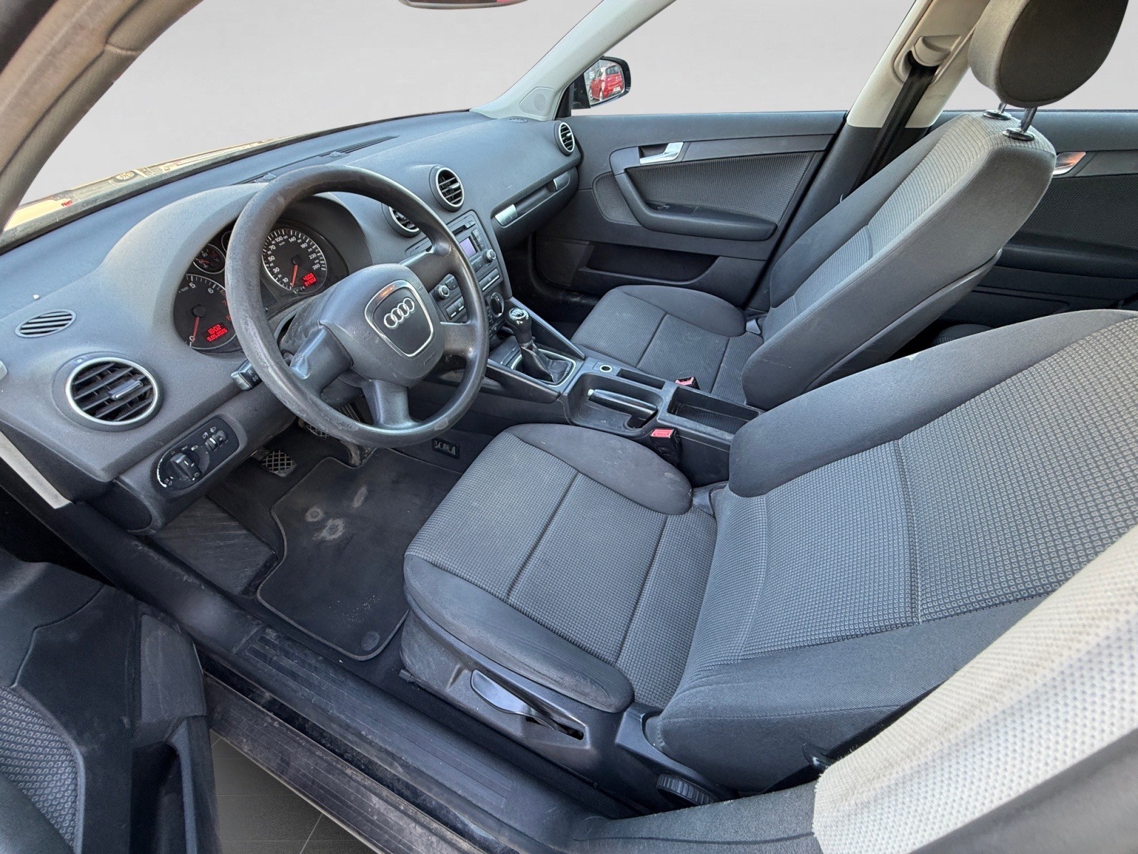 AUDI A3 Sportback 2.0 FSI Attraction-image-8