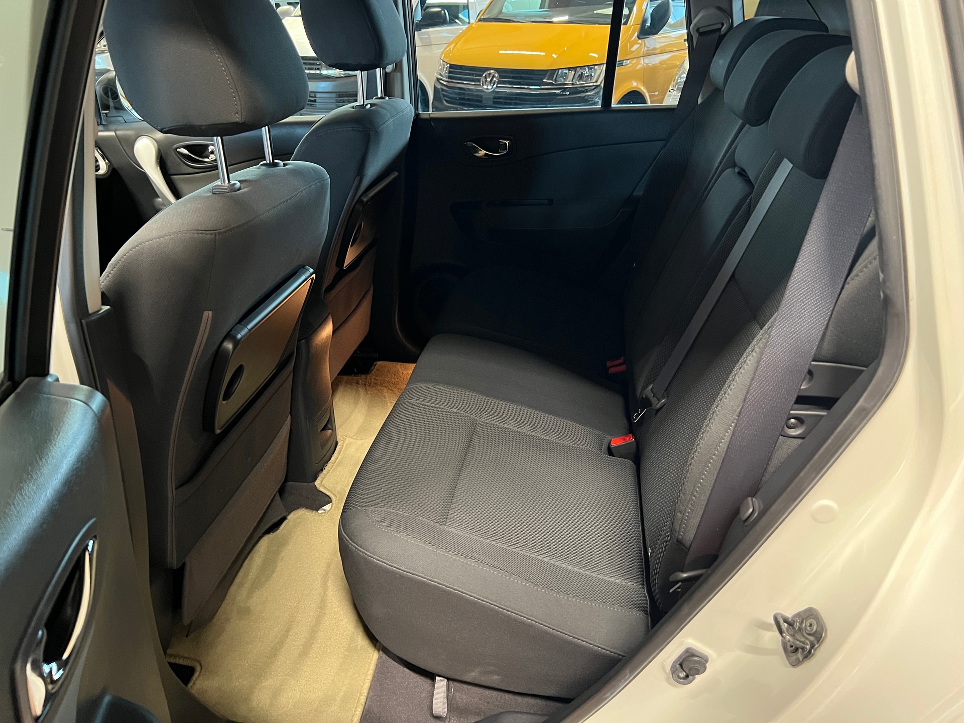 RENAULT Koleos 2.5 Expression 4x4-image-12