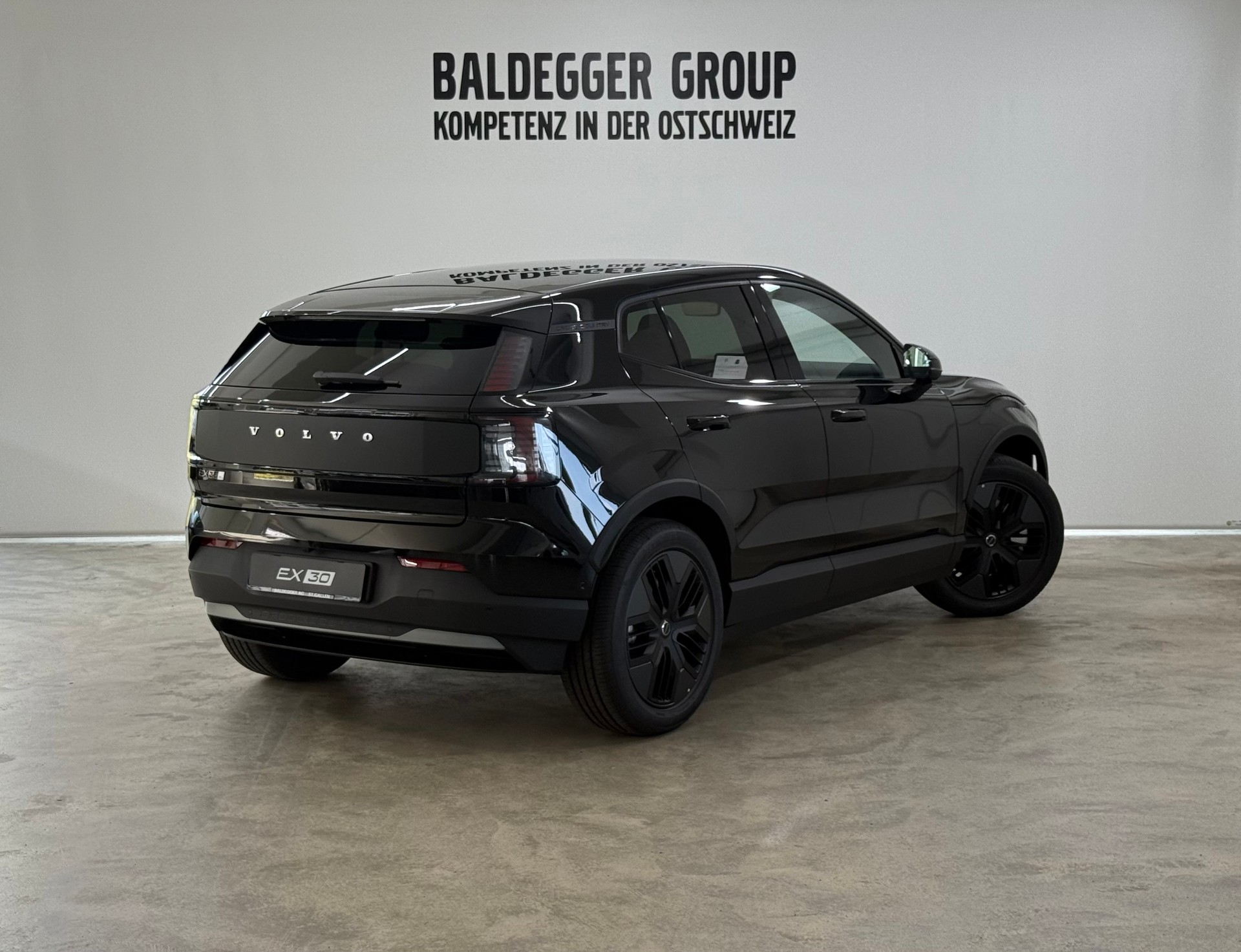 VOLVO EX 30 CC E60 Twin Performance A-showroom-element-2