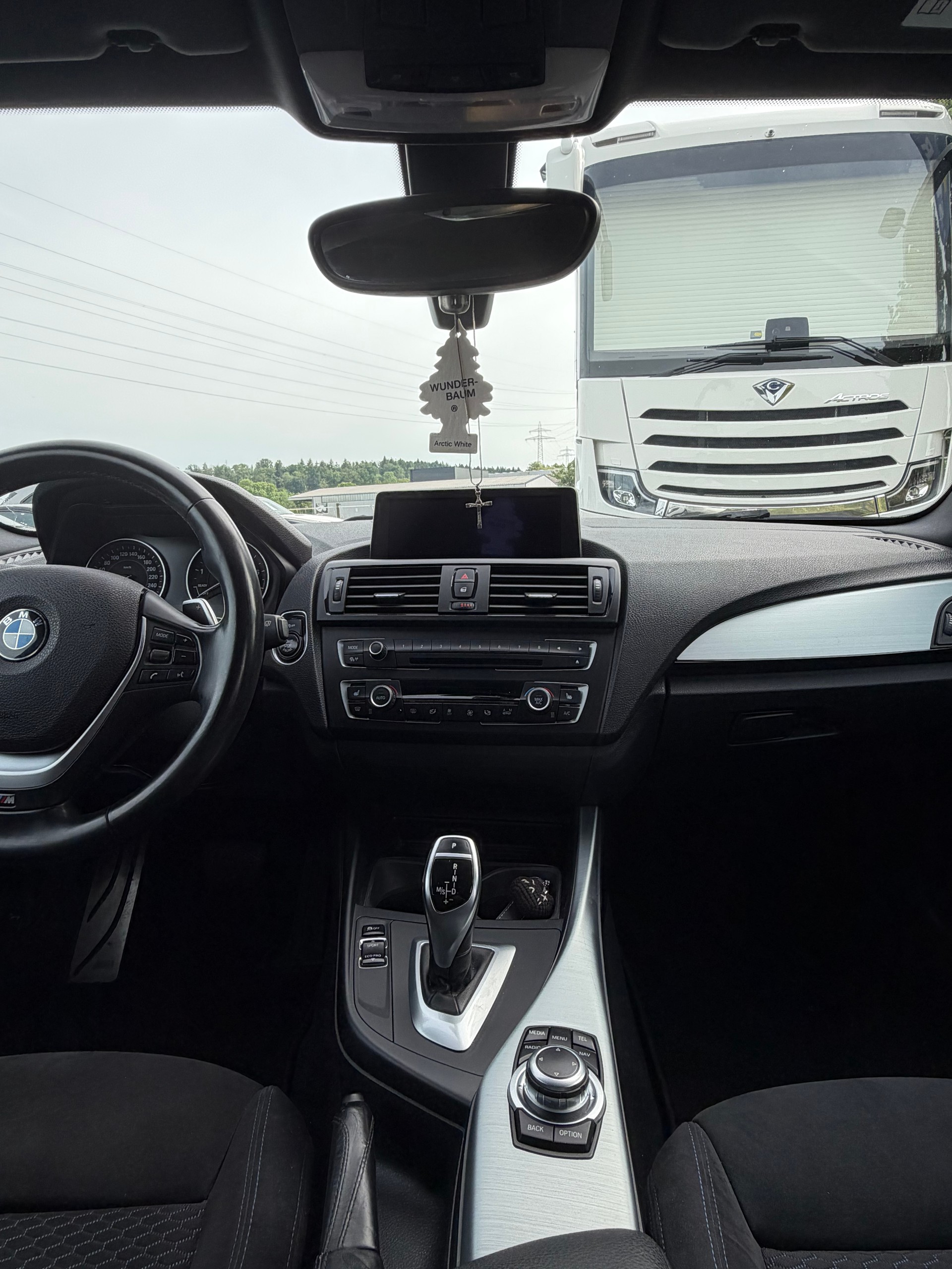 BMW M135i xDrive Steptronic-image-12