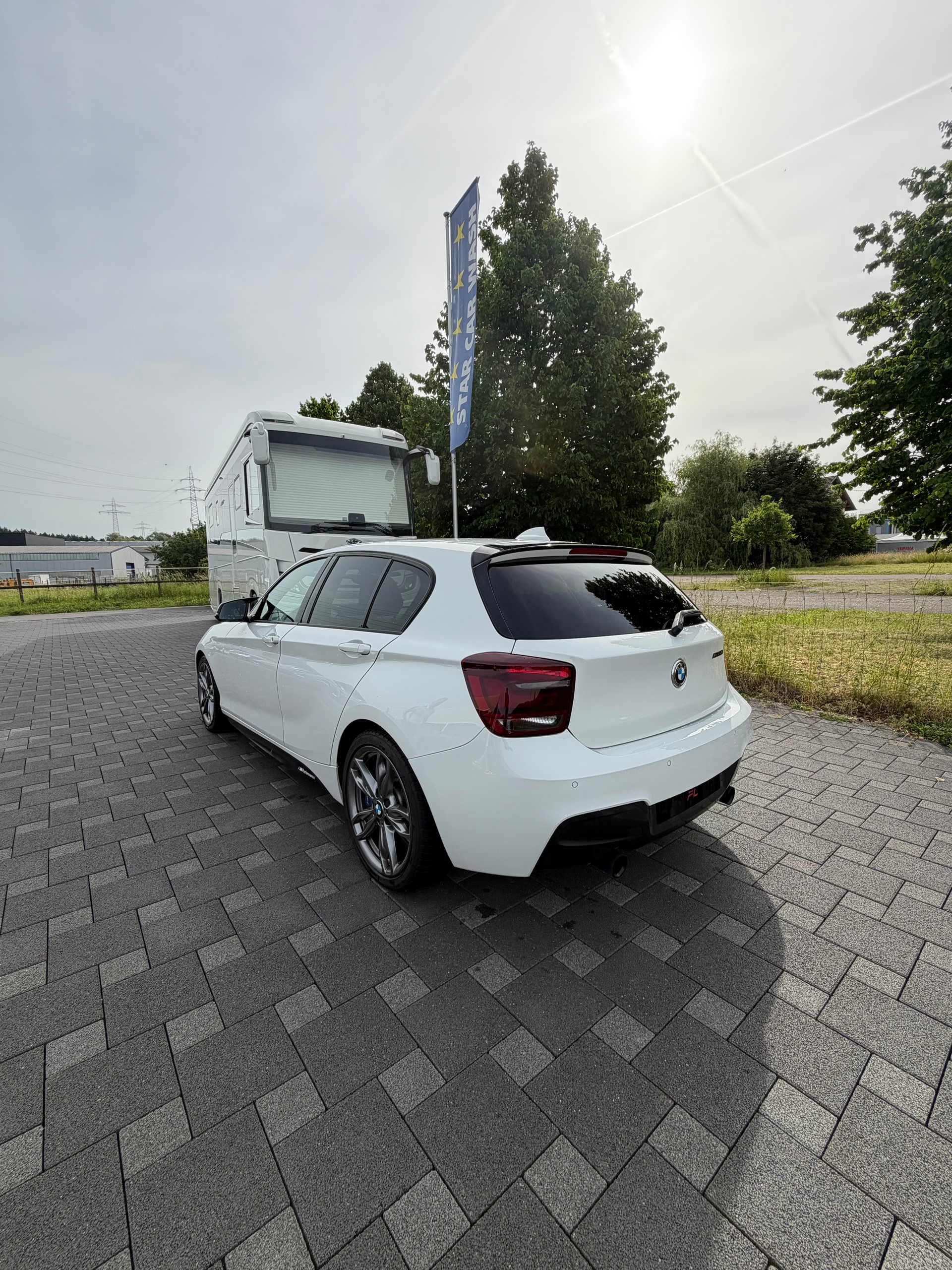 BMW M135i xDrive Steptronic-showroom-element-2