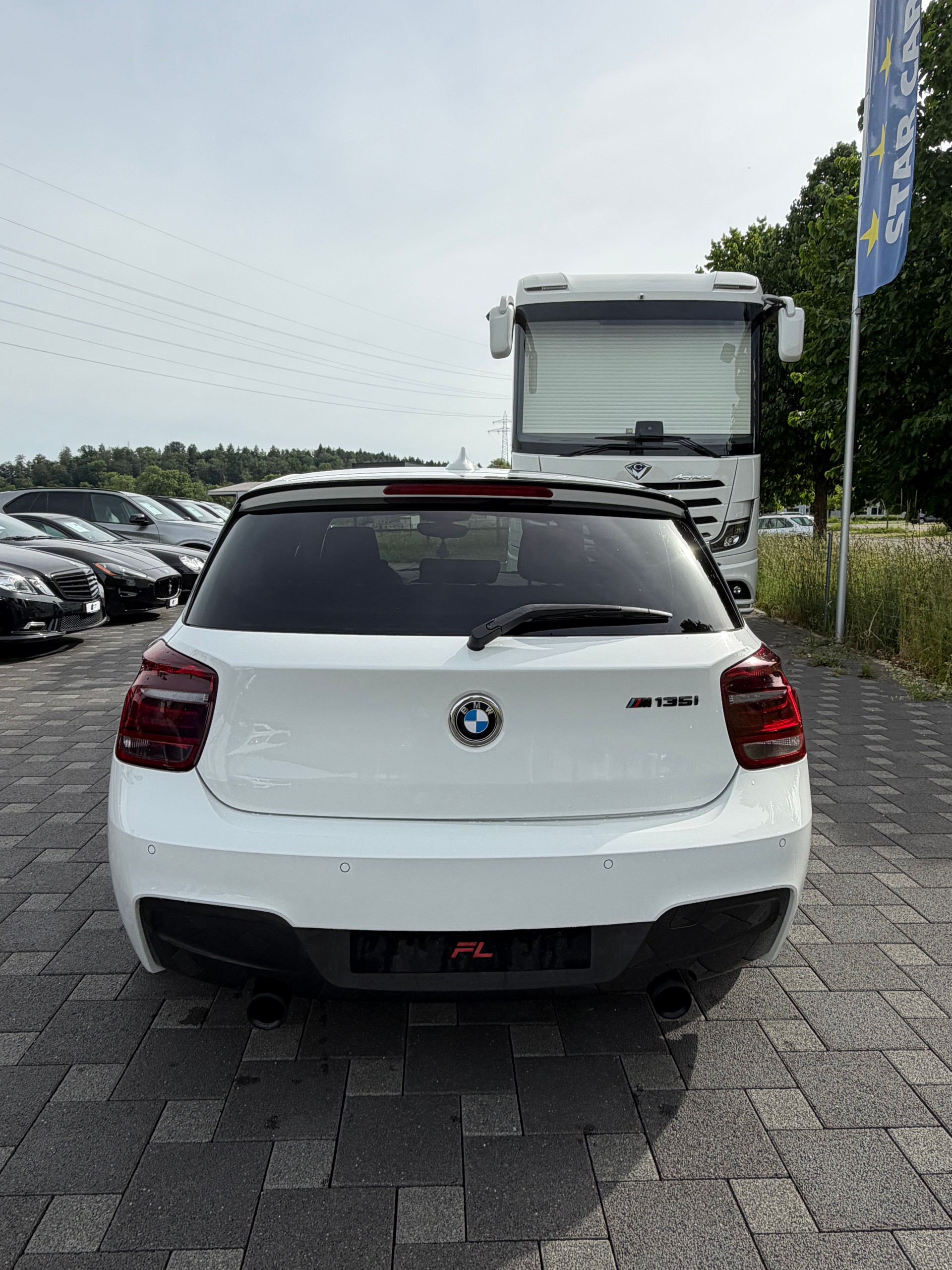 BMW M135i xDrive Steptronic-showroom-element-3