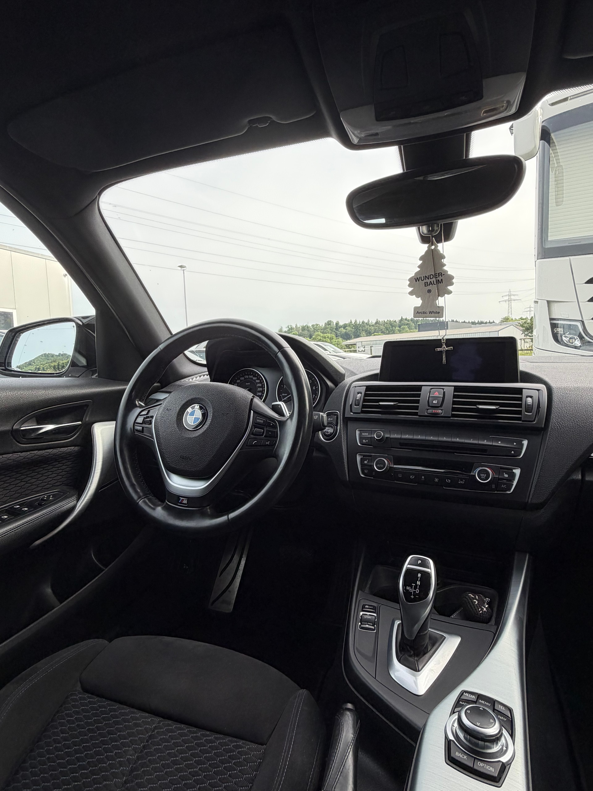 BMW M135i xDrive Steptronic-image-11