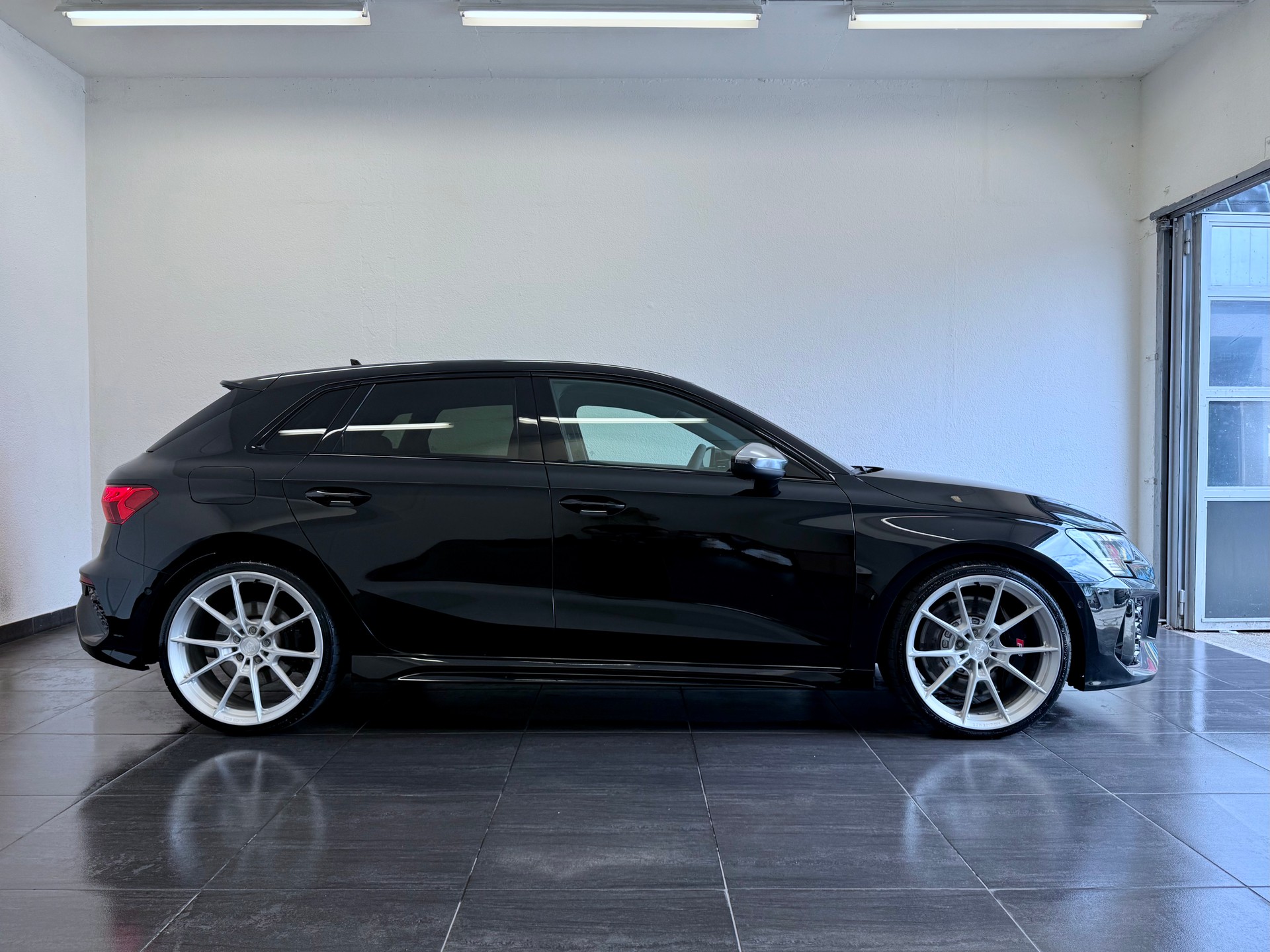 AUDI RS3 Sportback 2.5 TSI quattro S-tronic "Titan Forged"-showroom-element-3