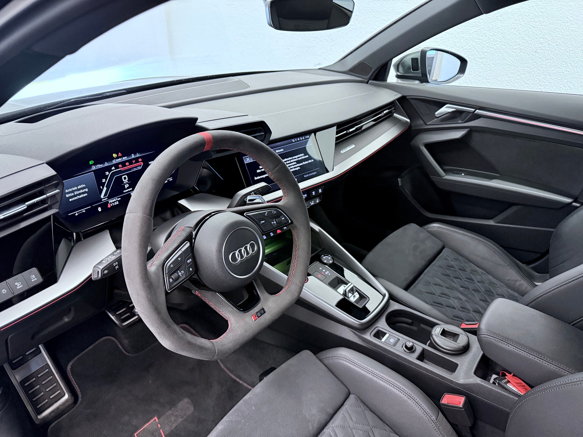 AUDI RS3 Sportback 2.5 TSI quattro S-tronic "Titan Forged"-image-12