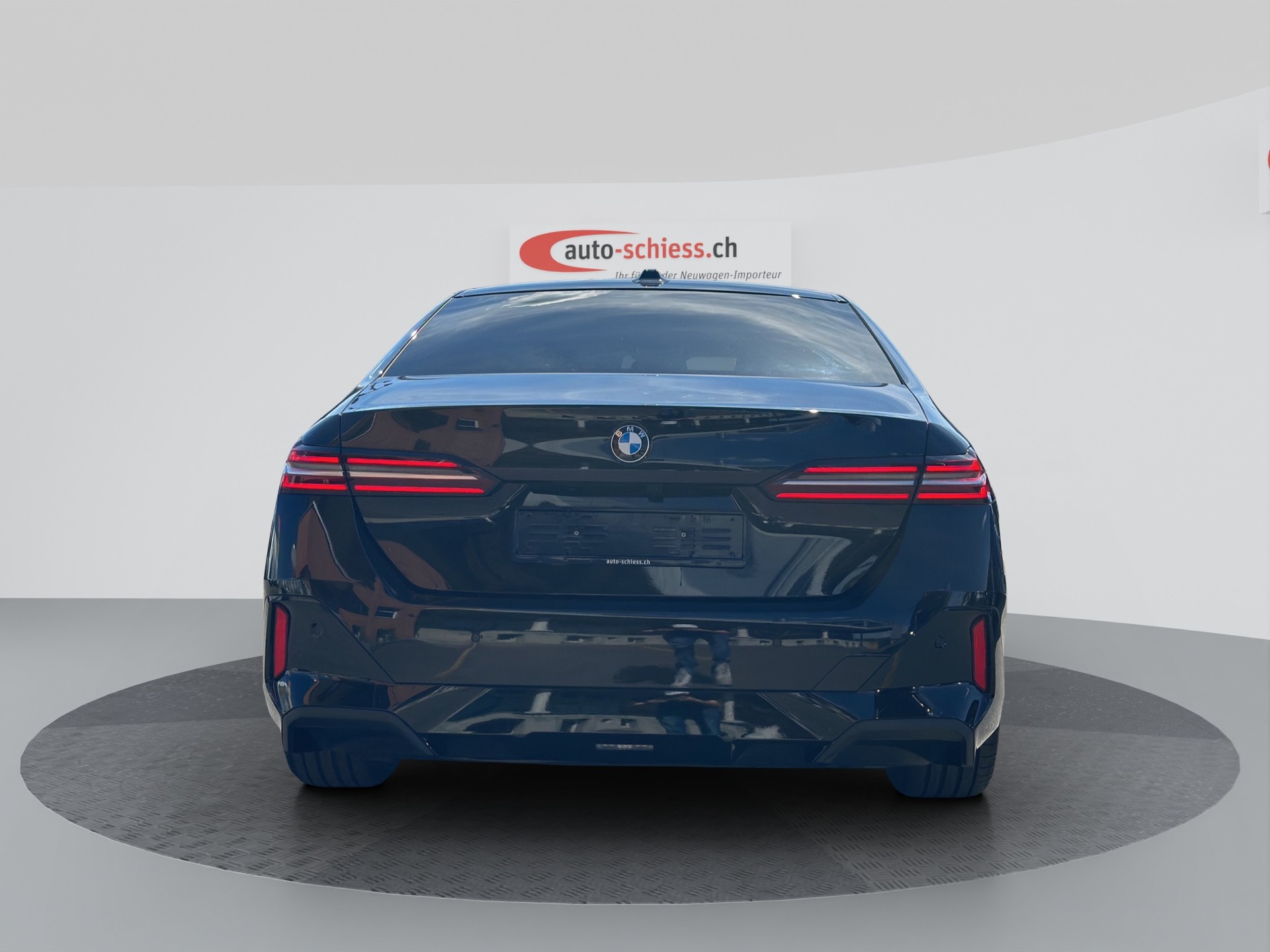 BMW 520d xDrive M Sport Steptronic-showroom-element-3