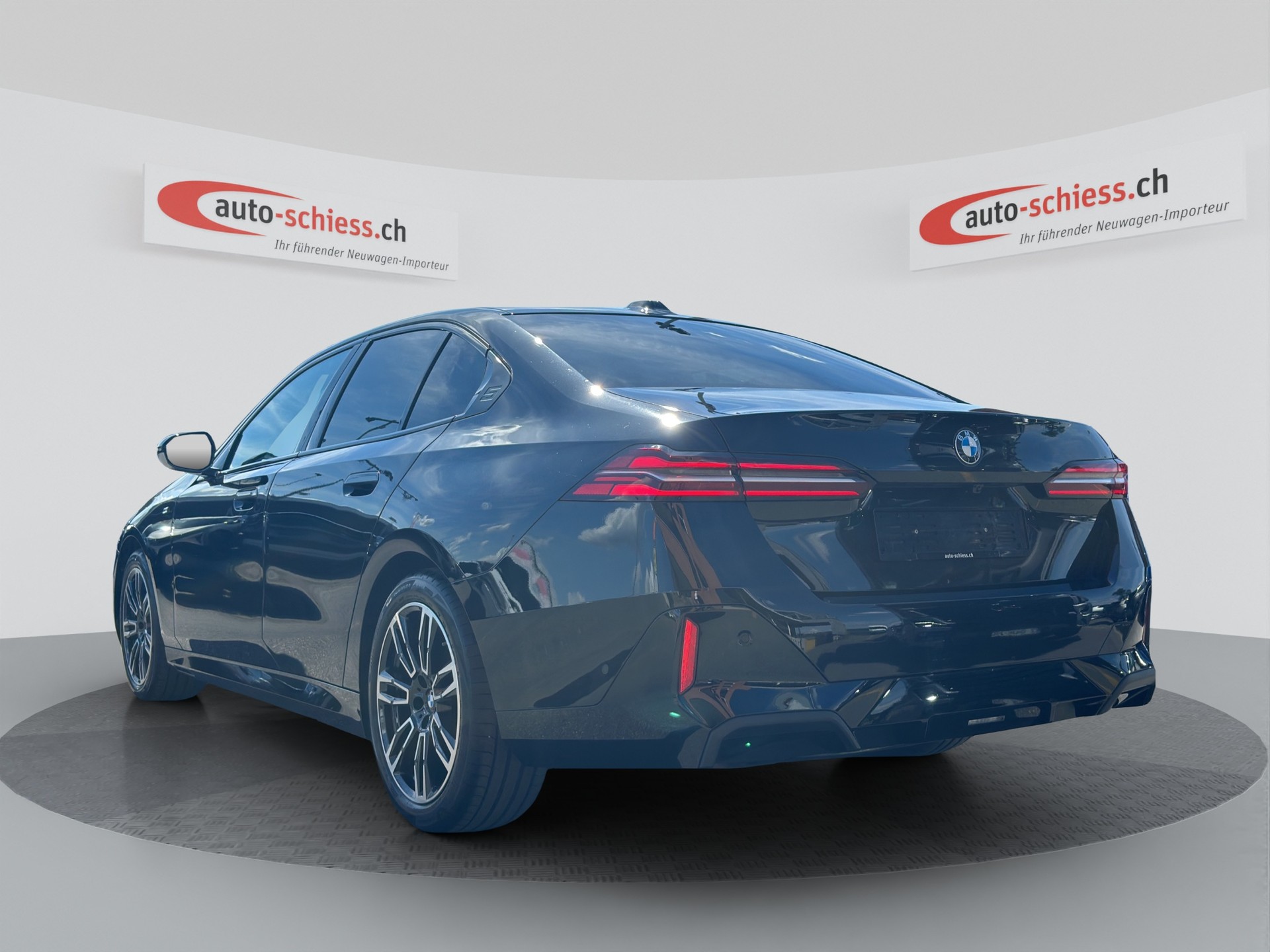 BMW 520d xDrive M Sport Steptronic-showroom-element-2