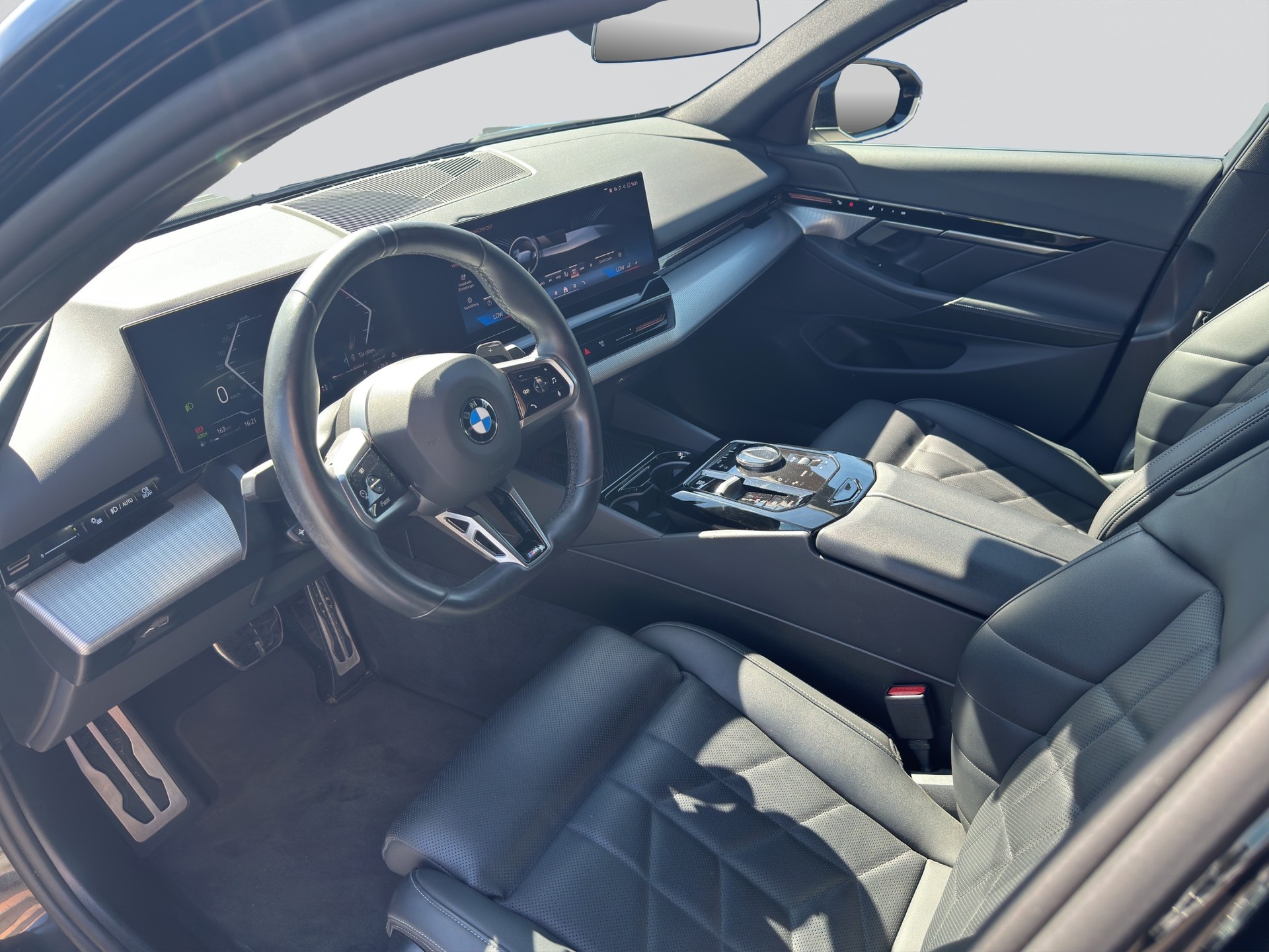 BMW 520d xDrive M Sport Steptronic-image-6