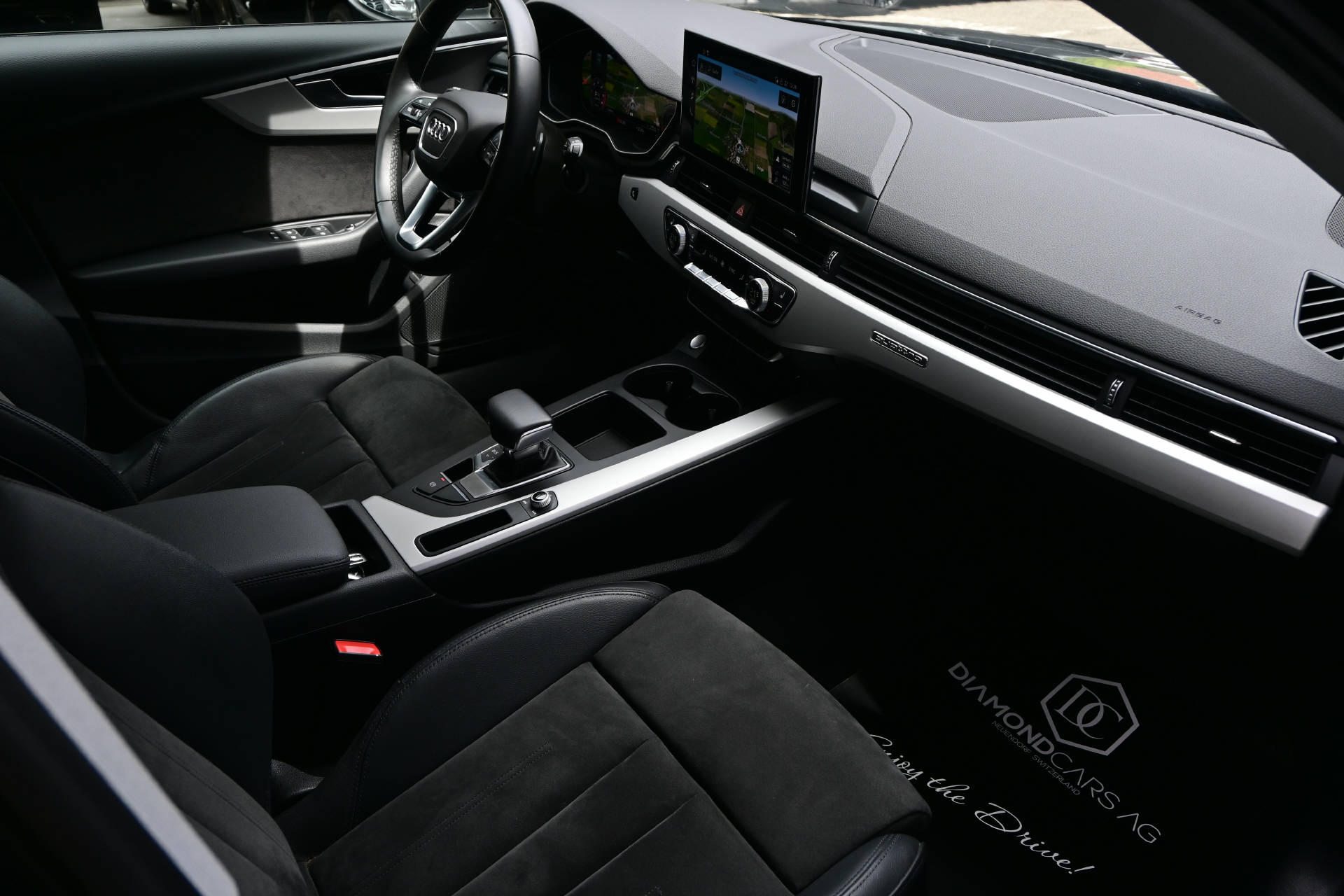 AUDI A4 Avant 2.0 40 TDI Advanced Attraction quattro S-Tronic-image-11