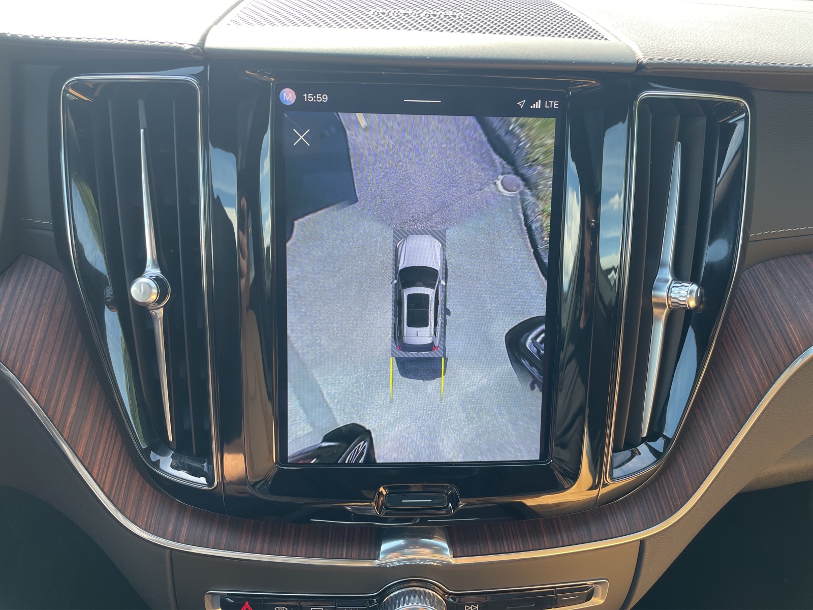 VOLVO XC60 2.0 T6 TE Ultimate Dark eAWD-image-12
