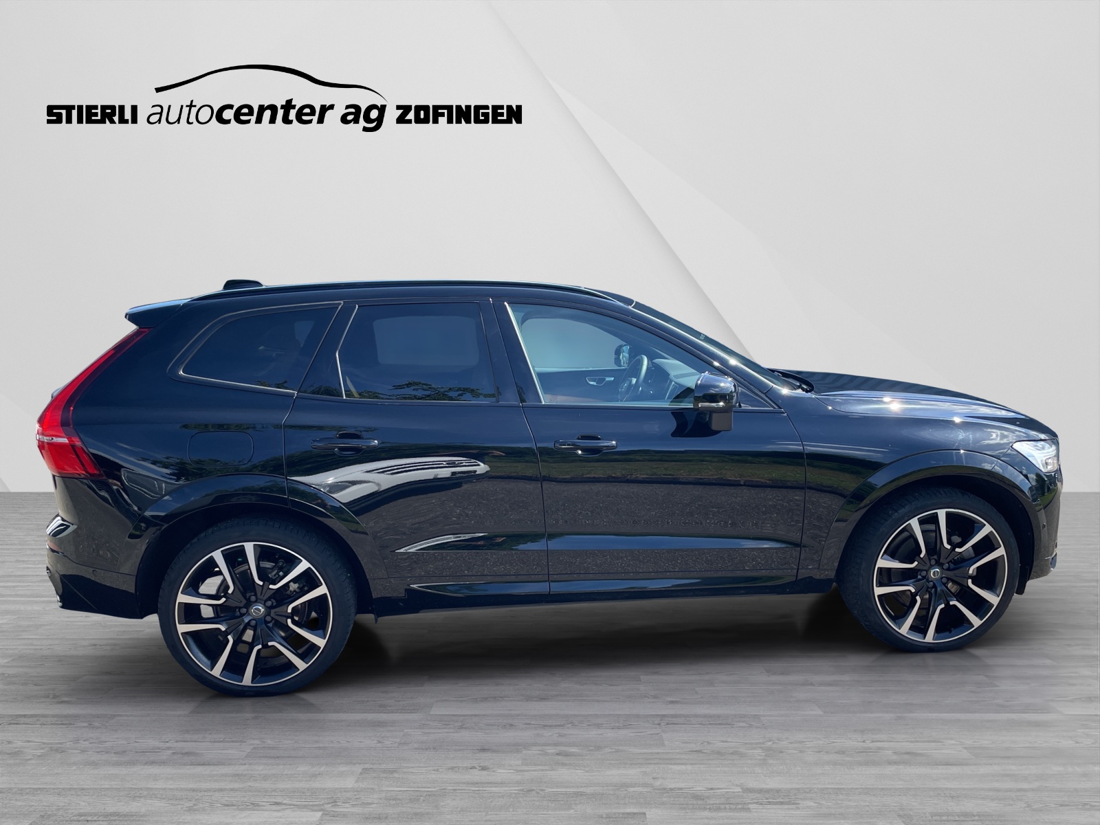 VOLVO XC60 2.0 T6 TE Ultimate Dark eAWD-showroom-element-3