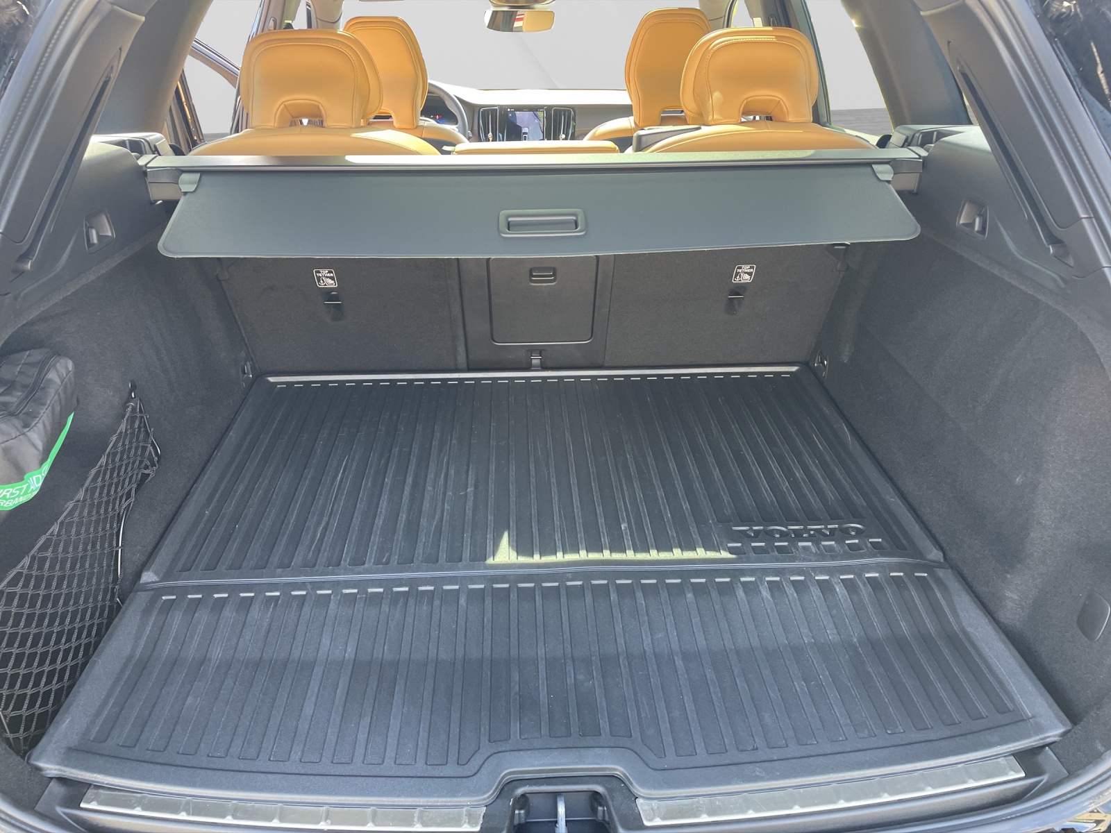 VOLVO XC60 2.0 T6 TE Ultimate Dark eAWD-image-14