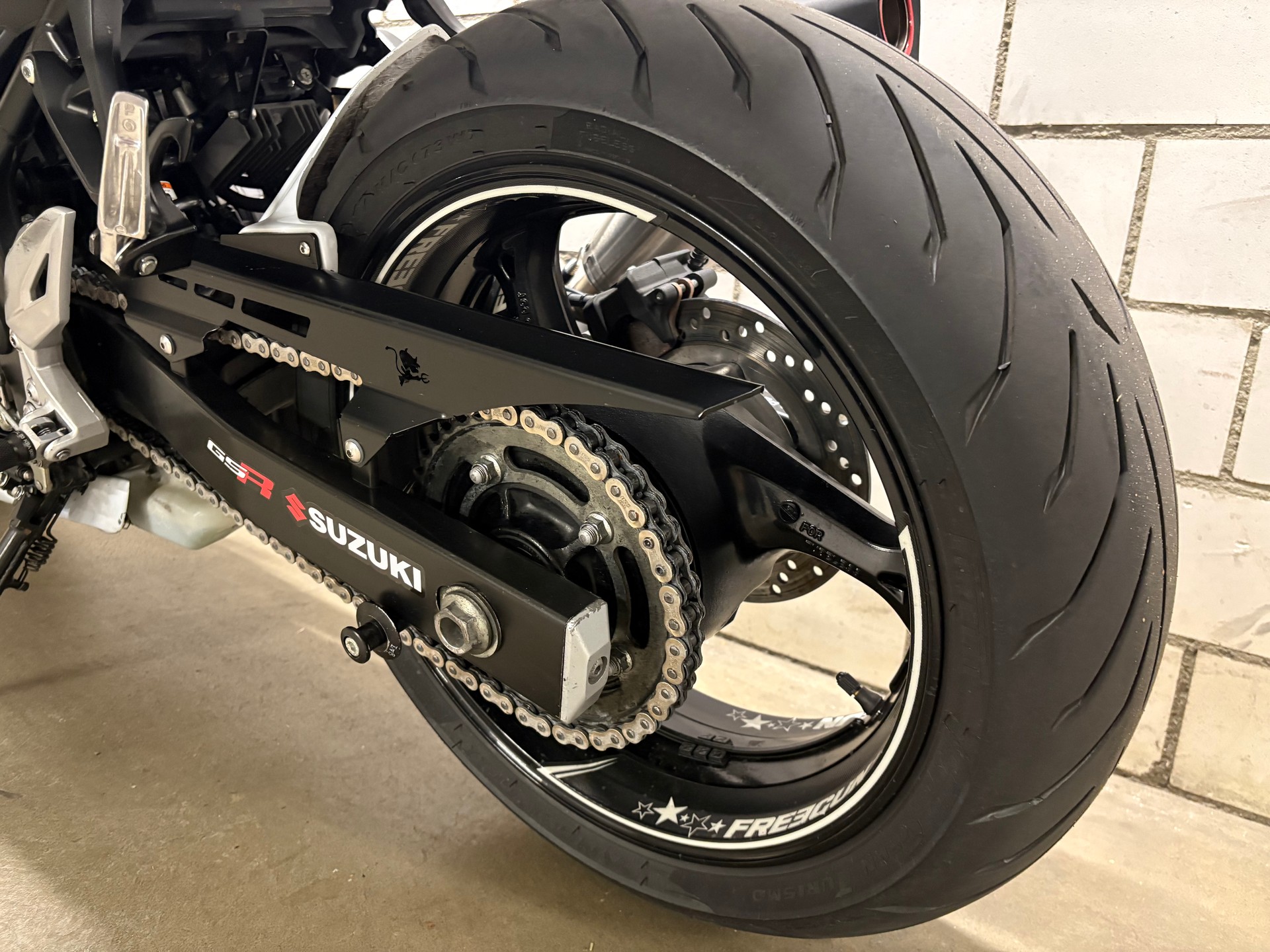 SUZUKI GSR 750 ABS Freegun-image-10