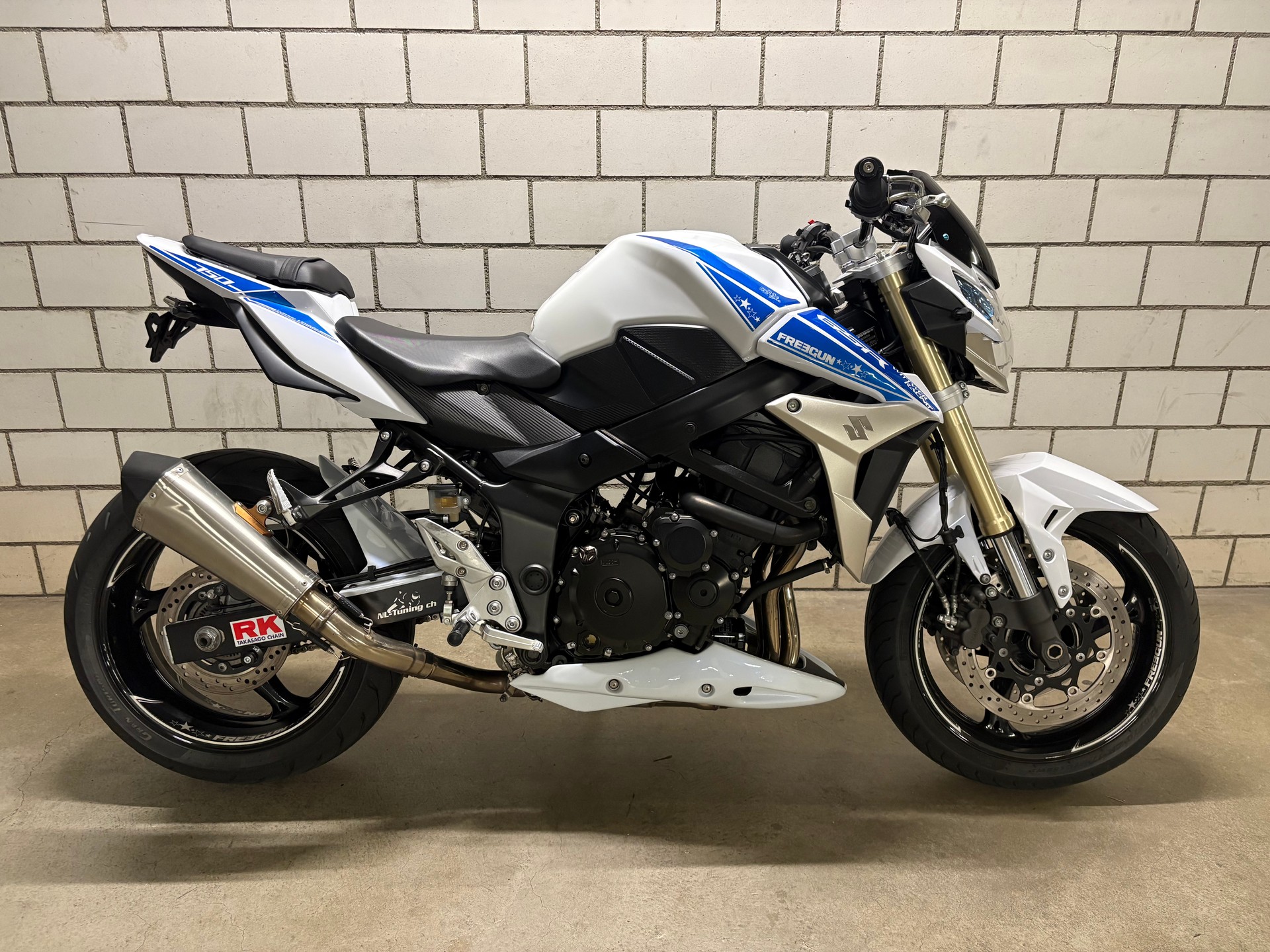 SUZUKI GSR 750 ABS Freegun-image-1