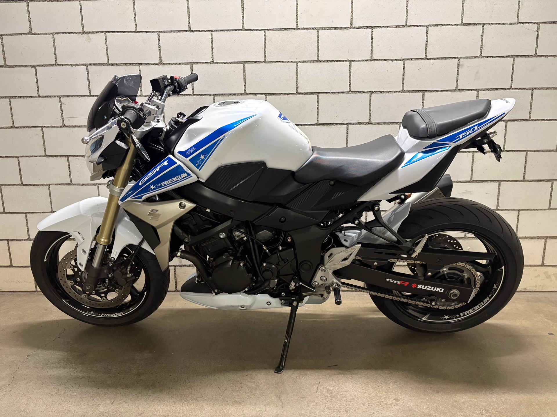 SUZUKI GSR 750 ABS Freegun-image-4