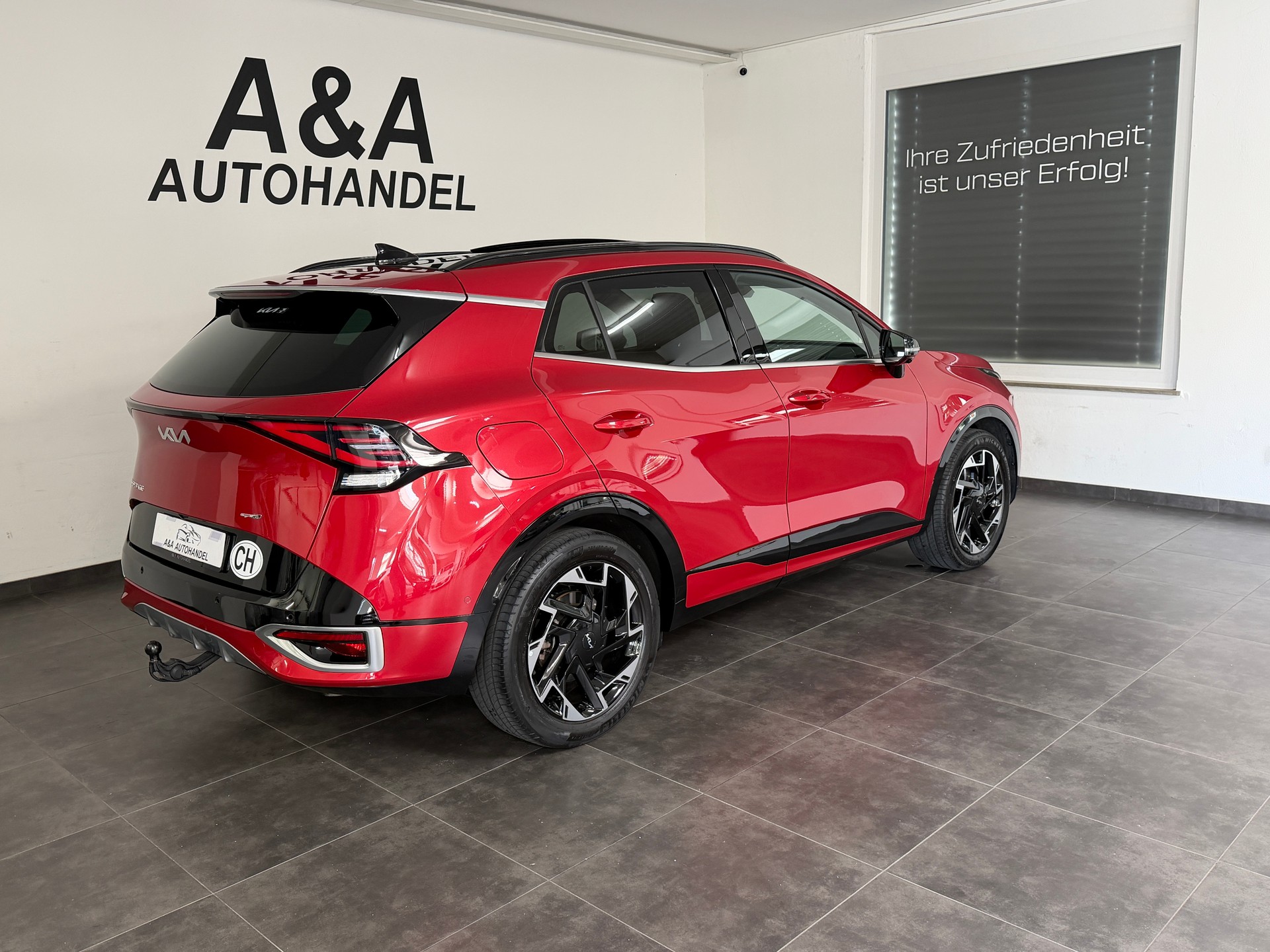 KIA Sportage 1.6T-GDi PHEV GT-Line 4x4 A-showroom-element-3