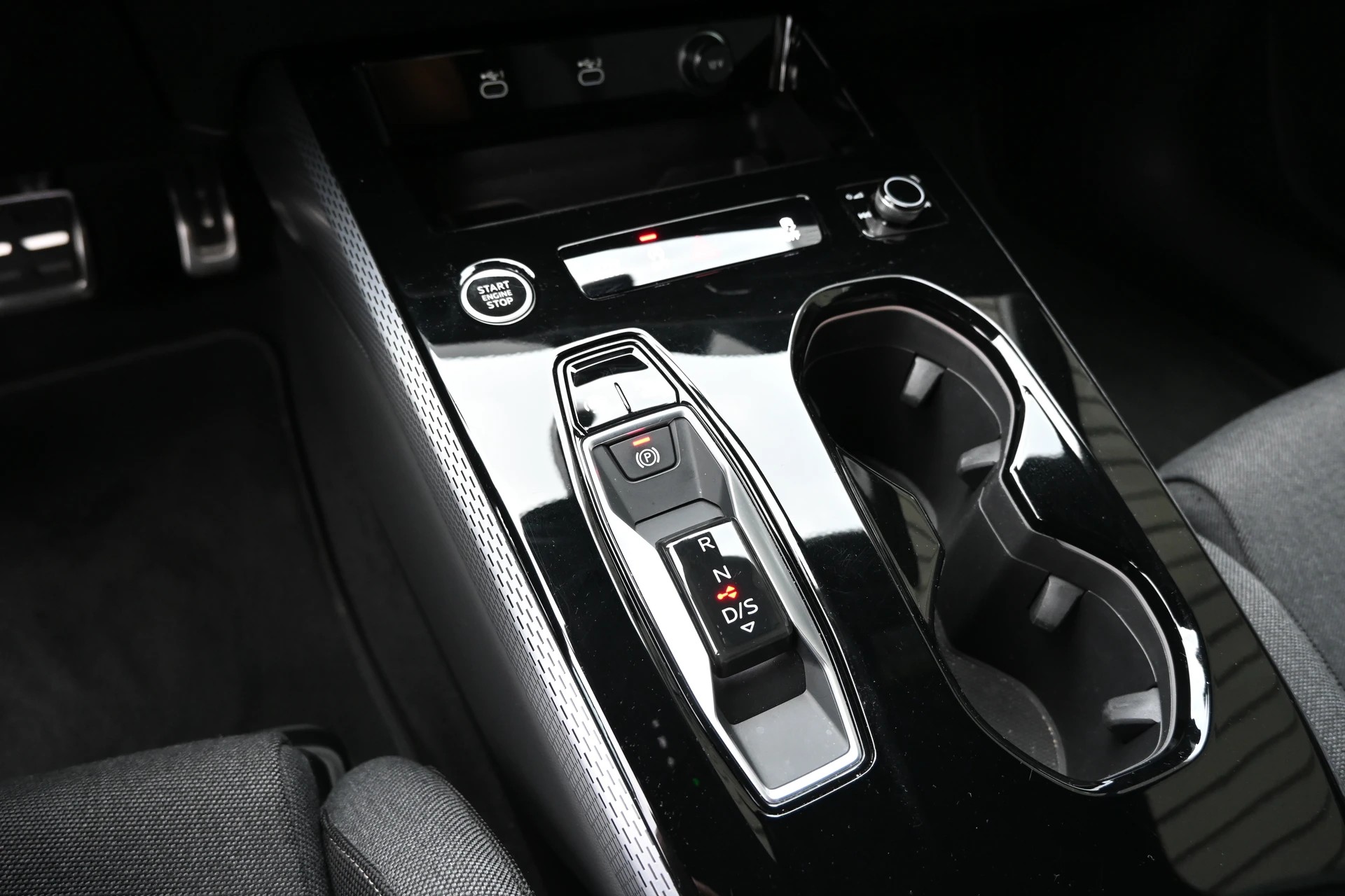 AUDI A5 Limousine 40 TFSI S-Line S tronic 204PS + Werksgarantie 03.2027-image-17