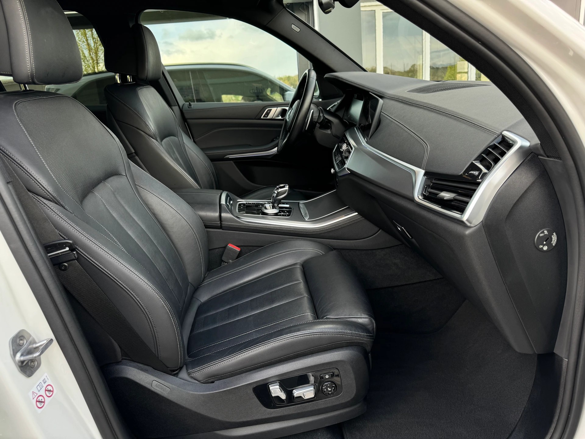 BMW X5 xDrive 40i xLine Steptronic-showroom-element-3