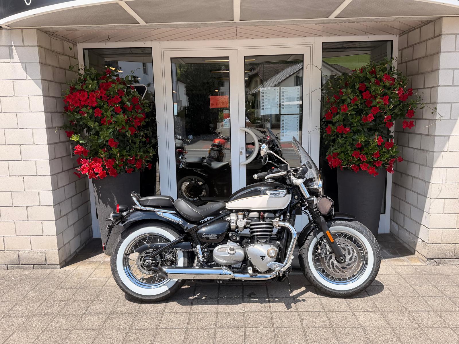 TRIUMPH Bonneville 1200 Speedmaster-image-1