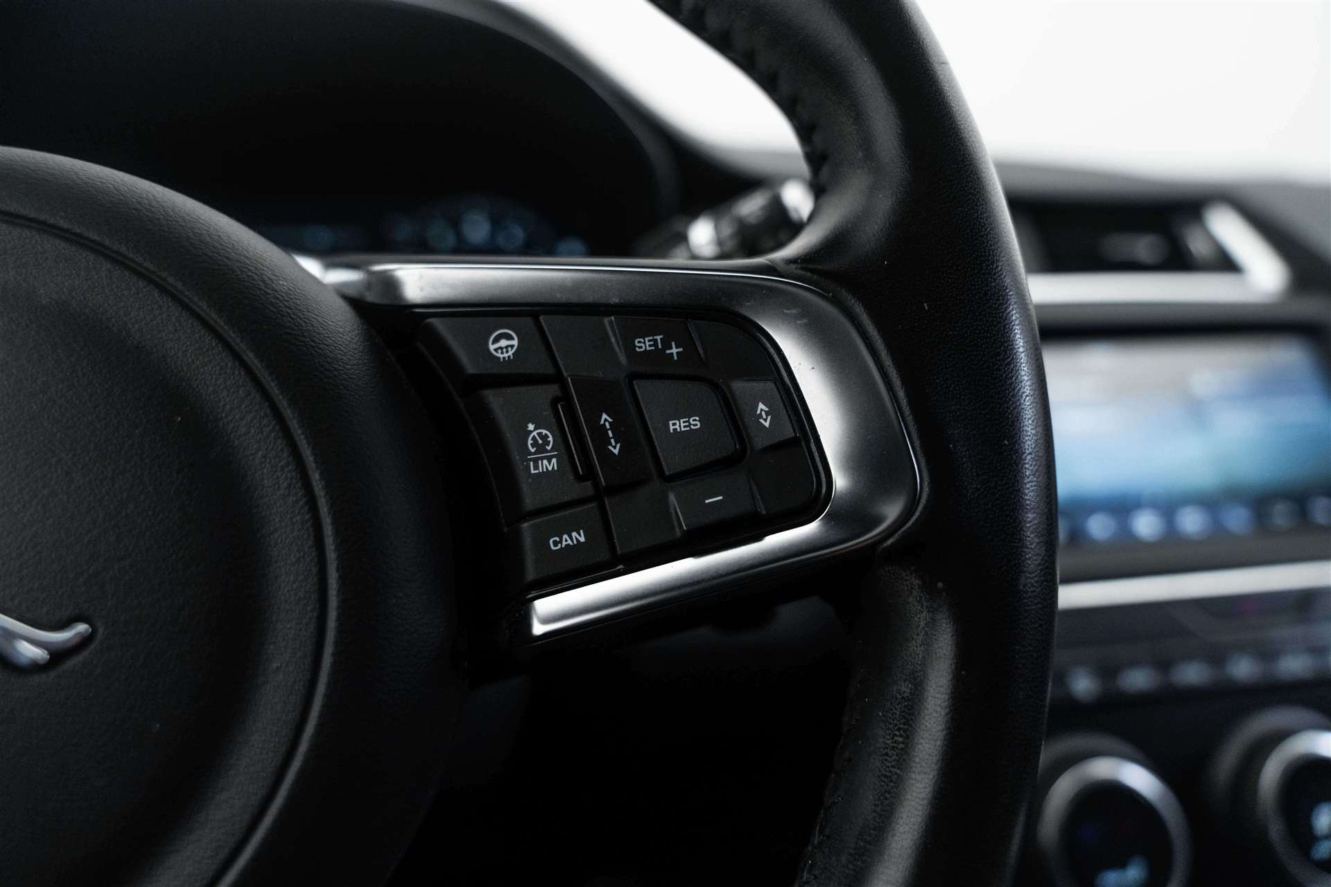 JAGUAR E-Pace 2.0 P250 AWD Automatik-image-20