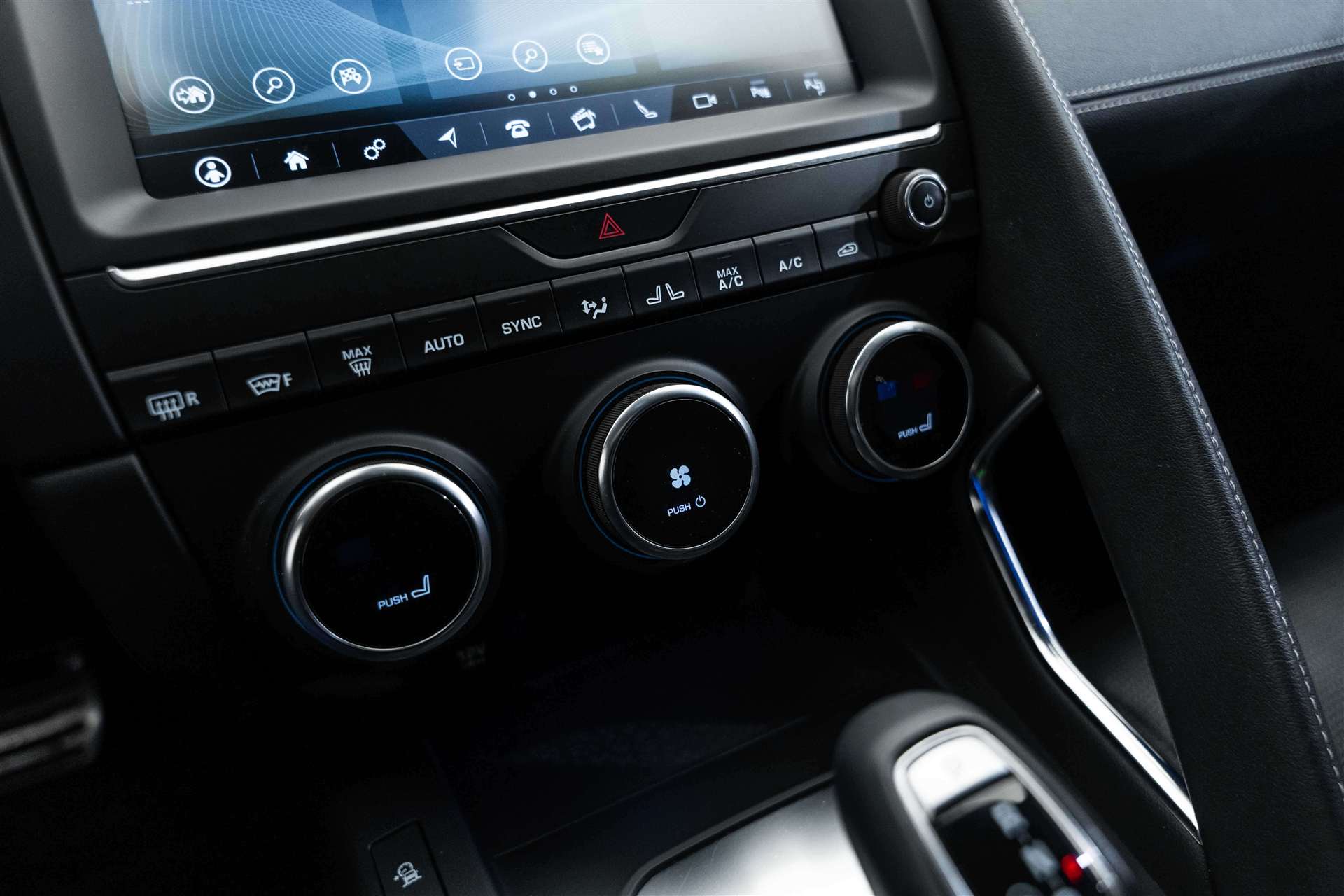 JAGUAR E-Pace 2.0 P250 AWD Automatik-image-29