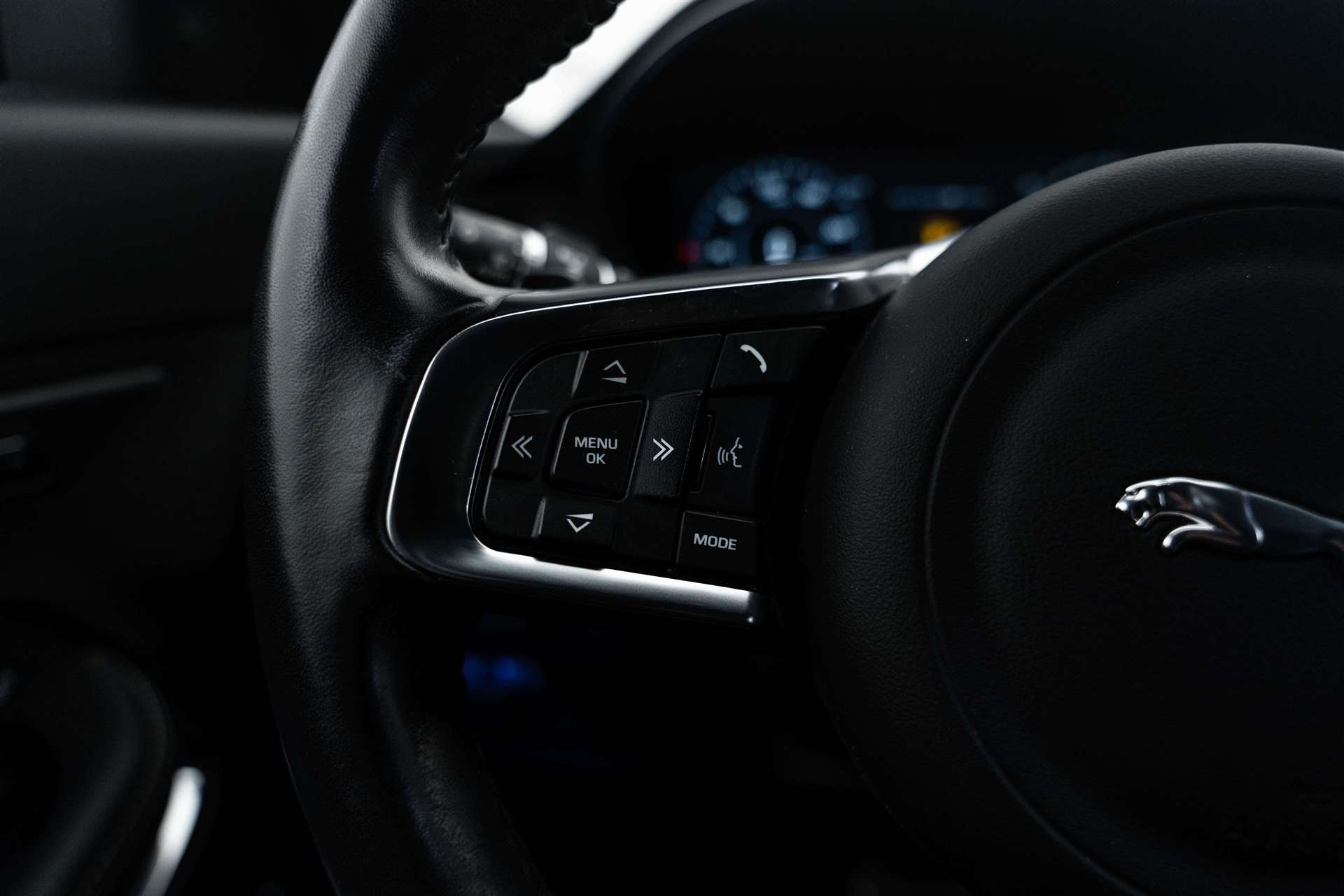 JAGUAR E-Pace 2.0 P250 AWD Automatik-image-19