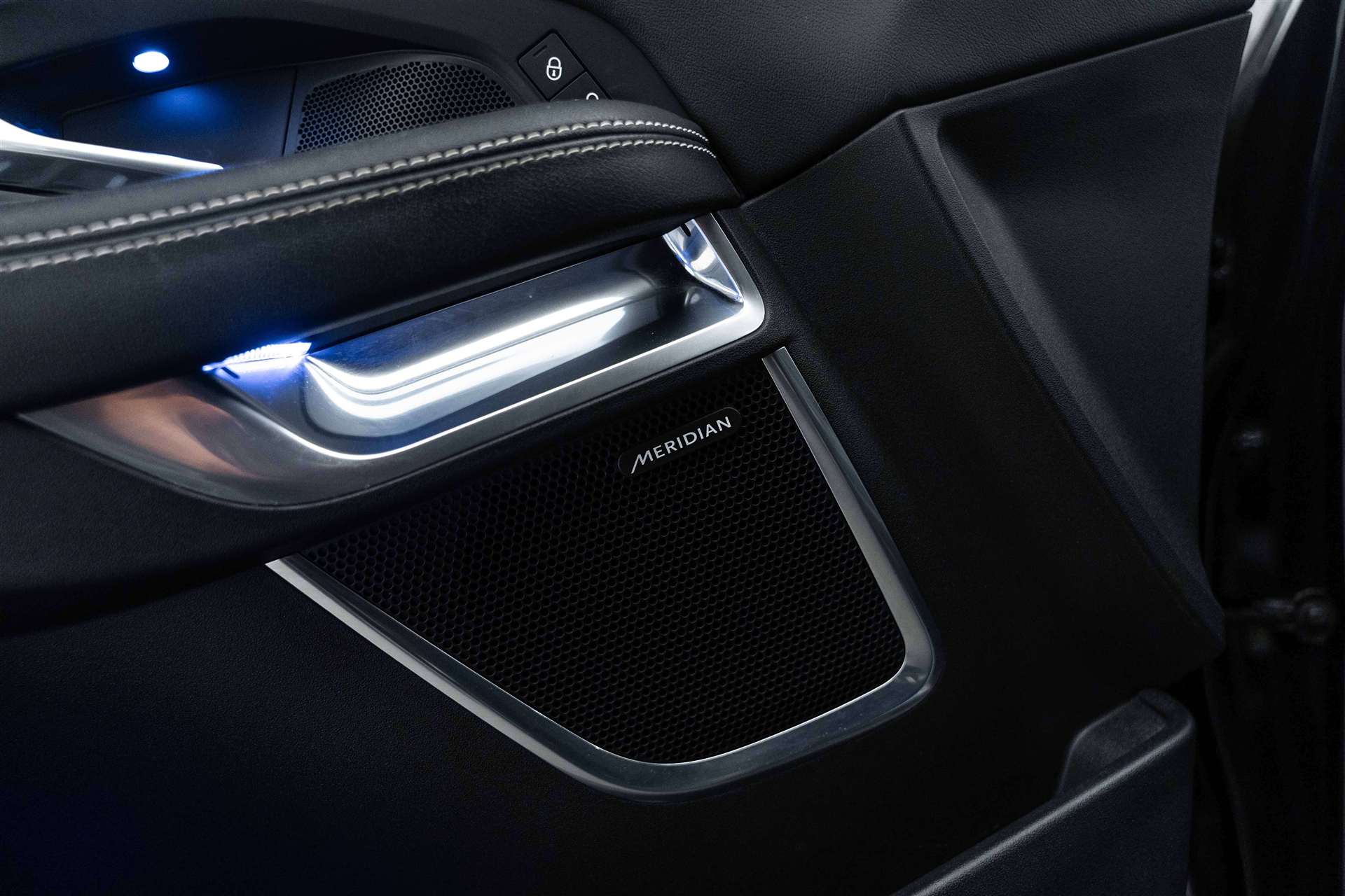 JAGUAR E-Pace 2.0 P250 AWD Automatik-image-15